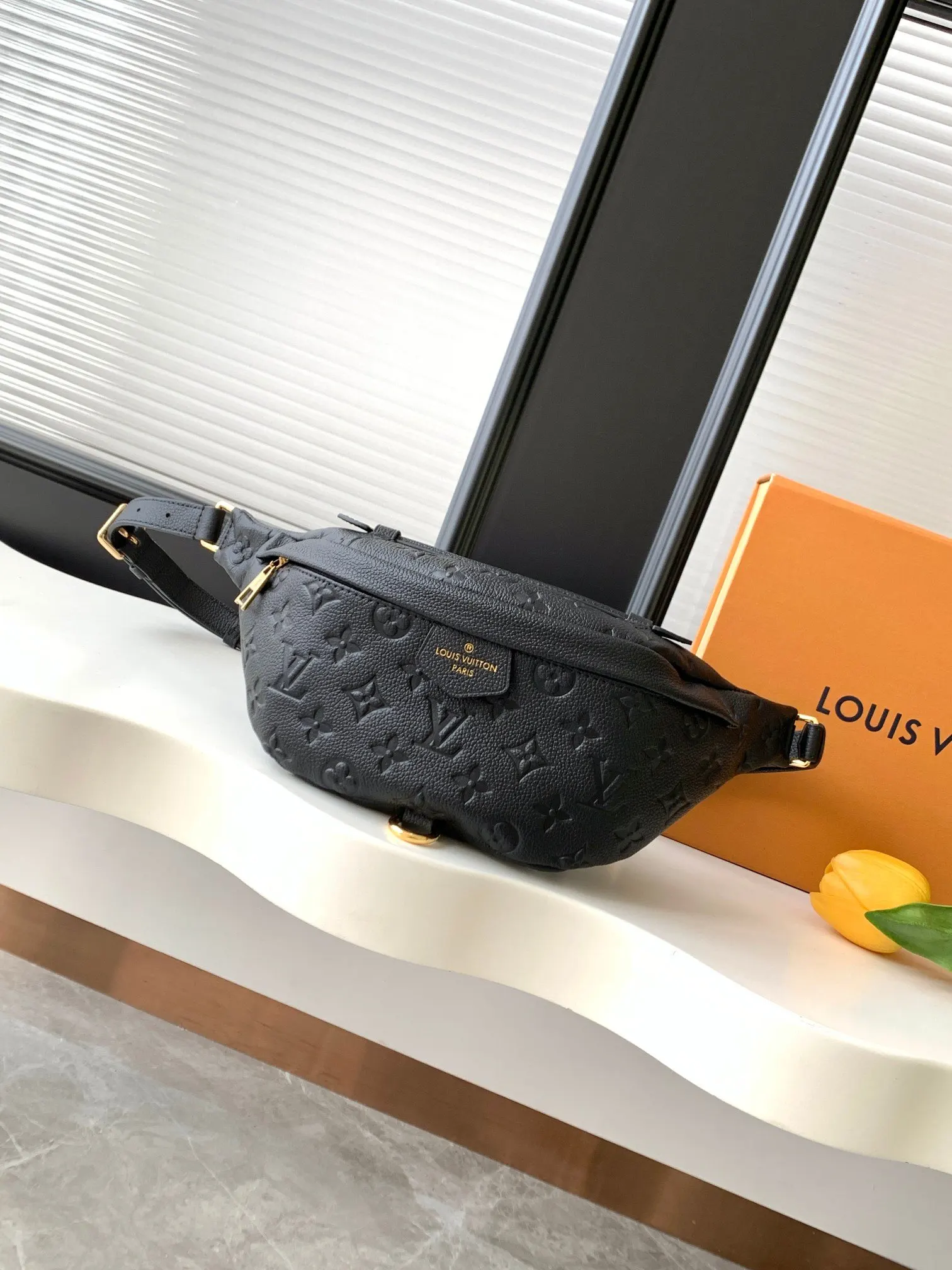 LV 黑白配色 腰包 休閒胸包款