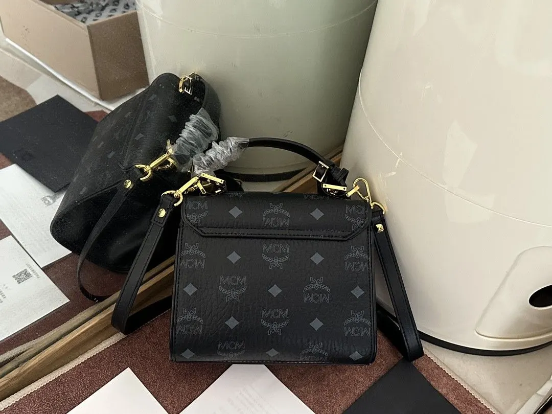 Kelly 黑色 牛皮 款号 MCM 經典款 Kelly凯莉手 斜背包 輕便斜挎款