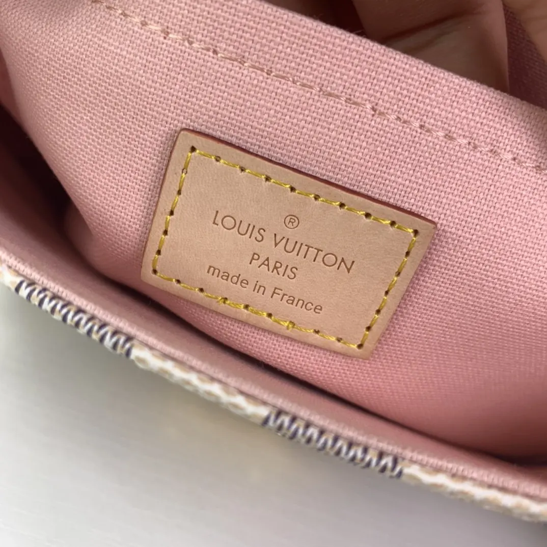 LV 品牌 精工之作 斜挎包 轻便斜挎款