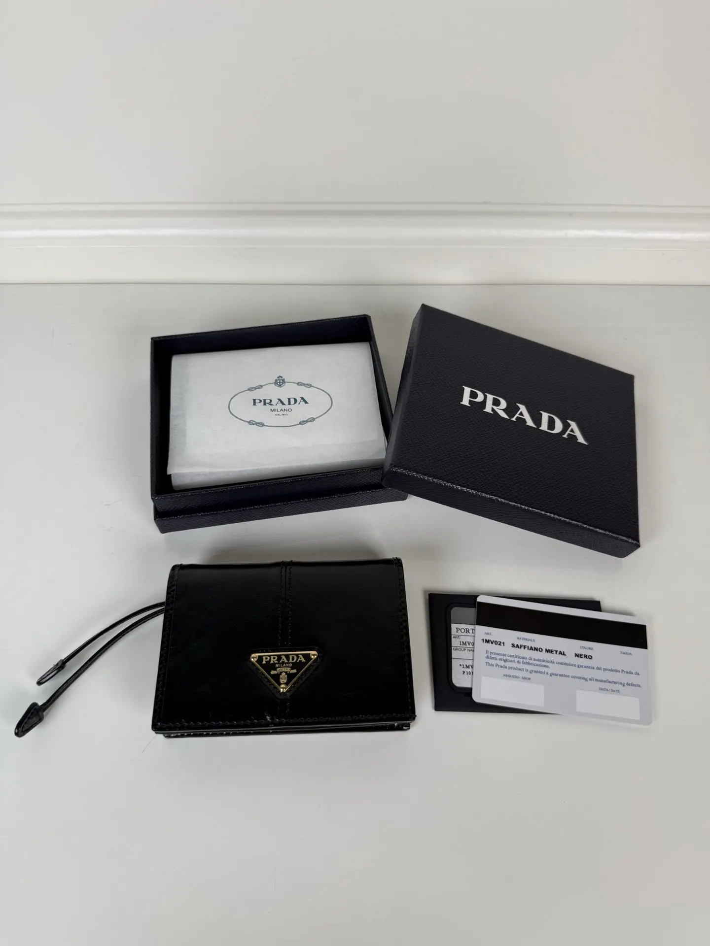PRADA 黑色錢包 礼盒展示款
