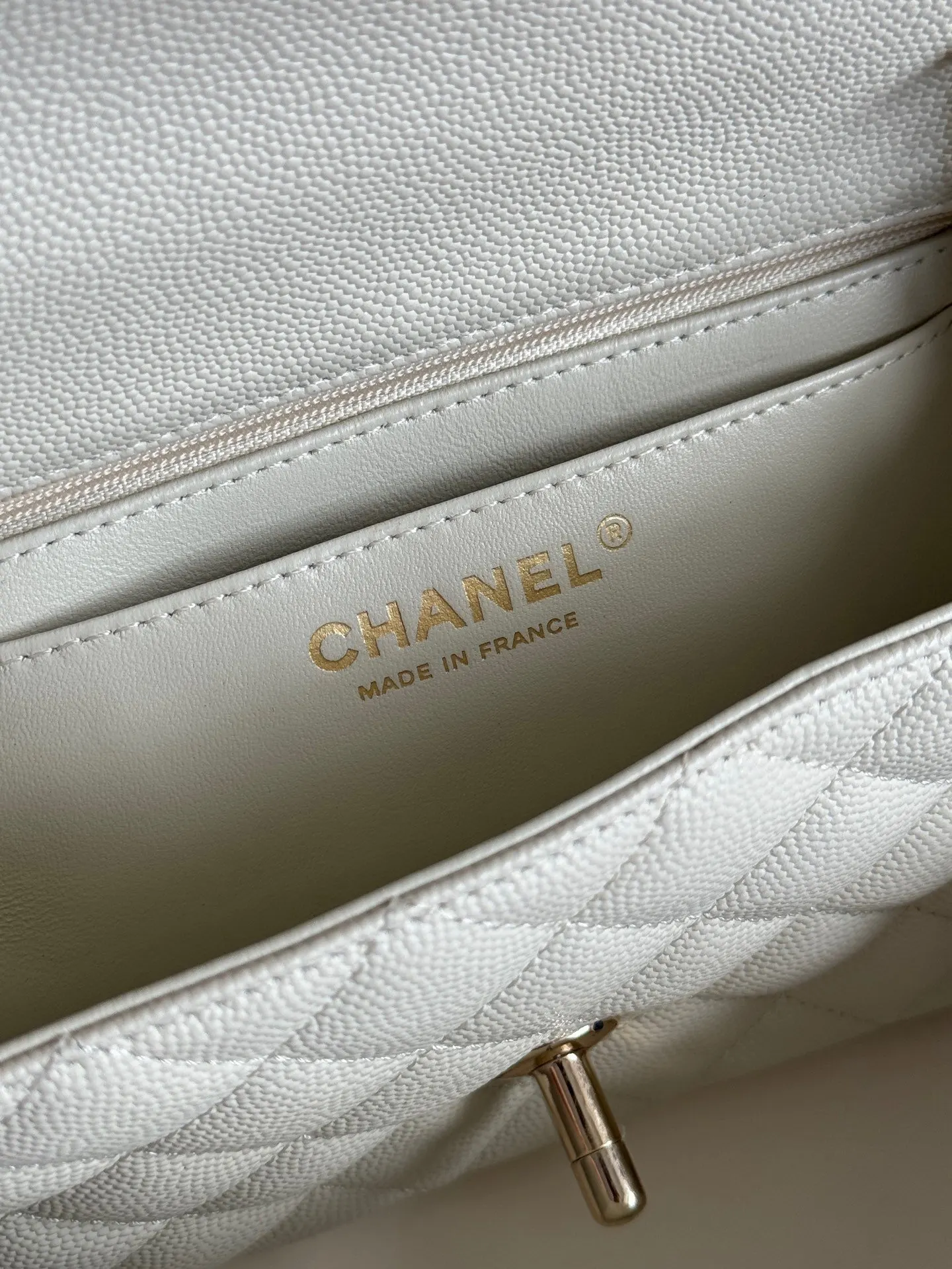 Crossbody Bag Lightweight Classic Leather