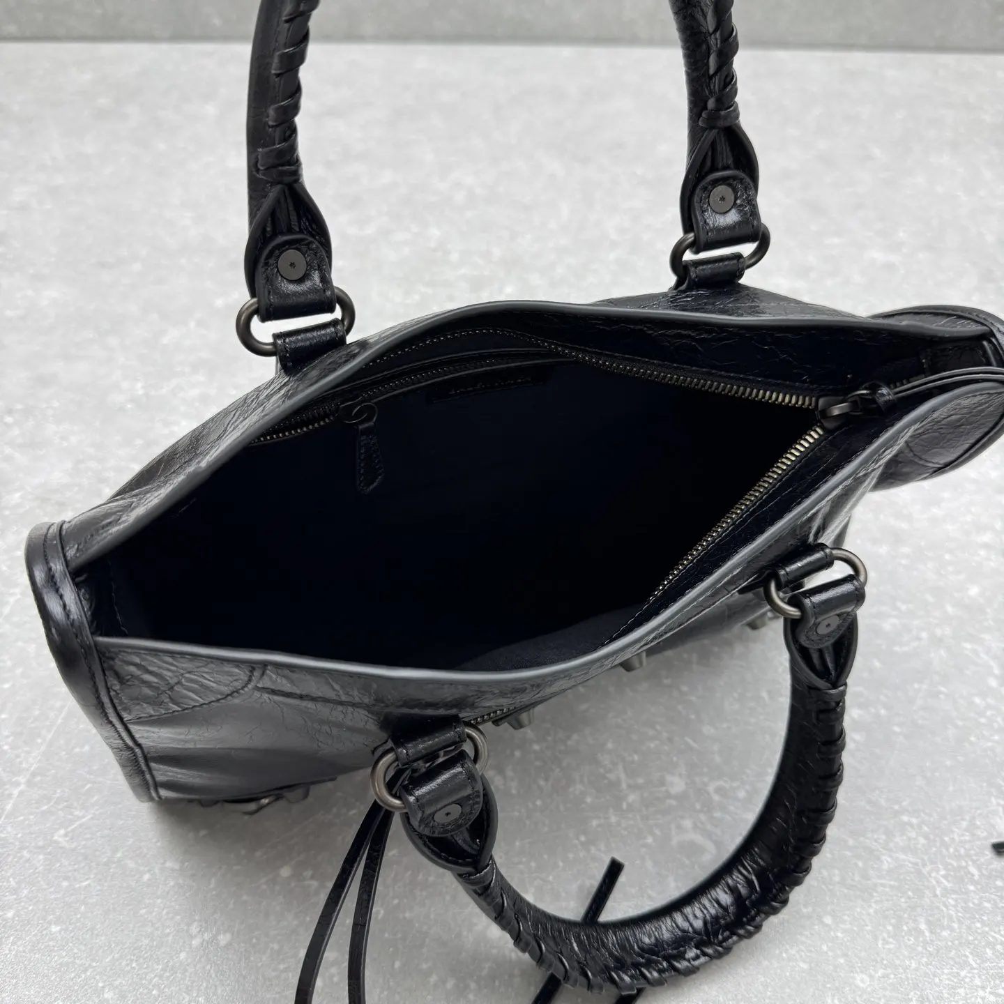 Black Shoulder Bag Image 9 Black Shoulder Bag Image 9