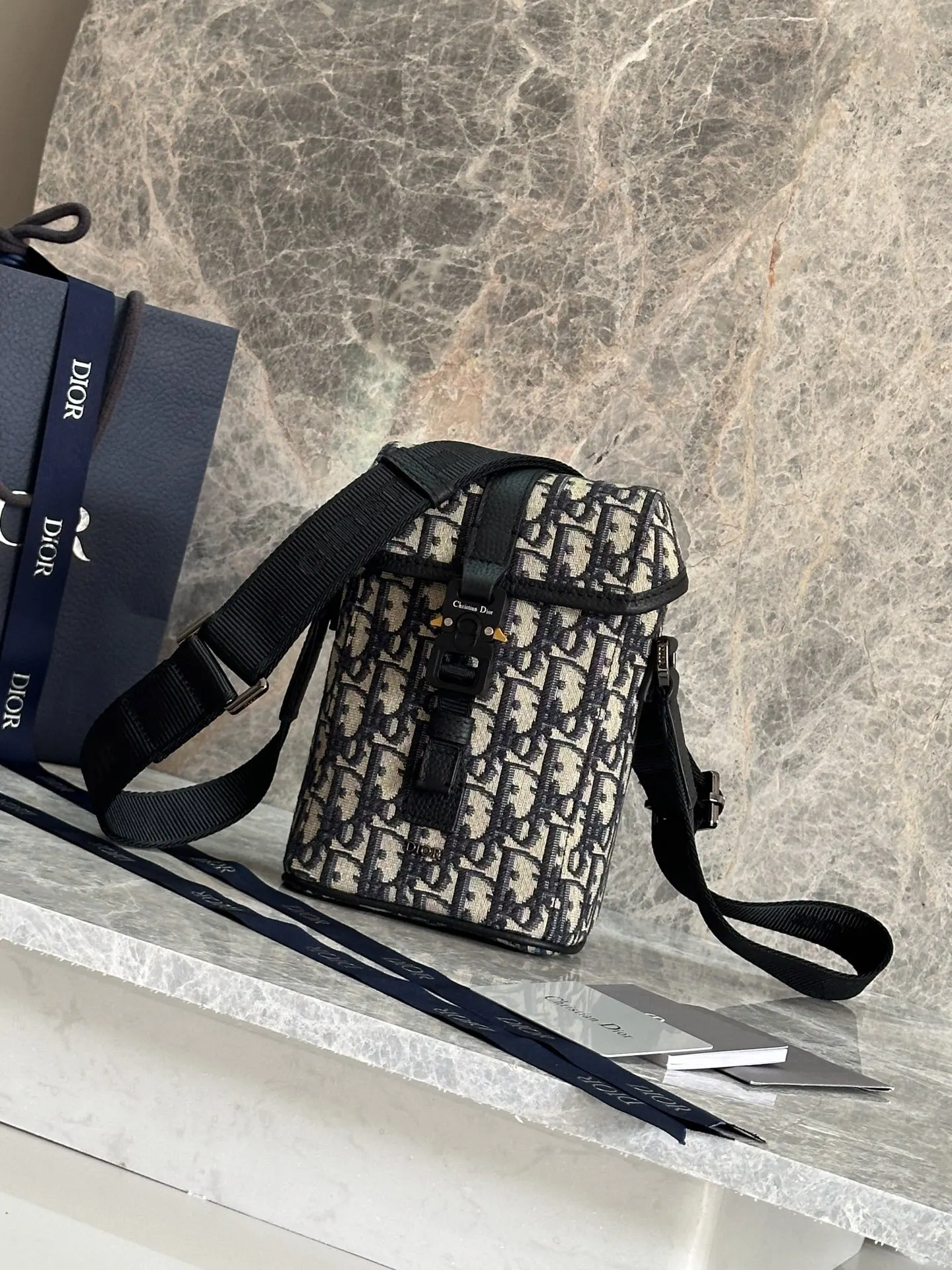 Dior Oblique 黑色牛皮信使包 手提斜挎款