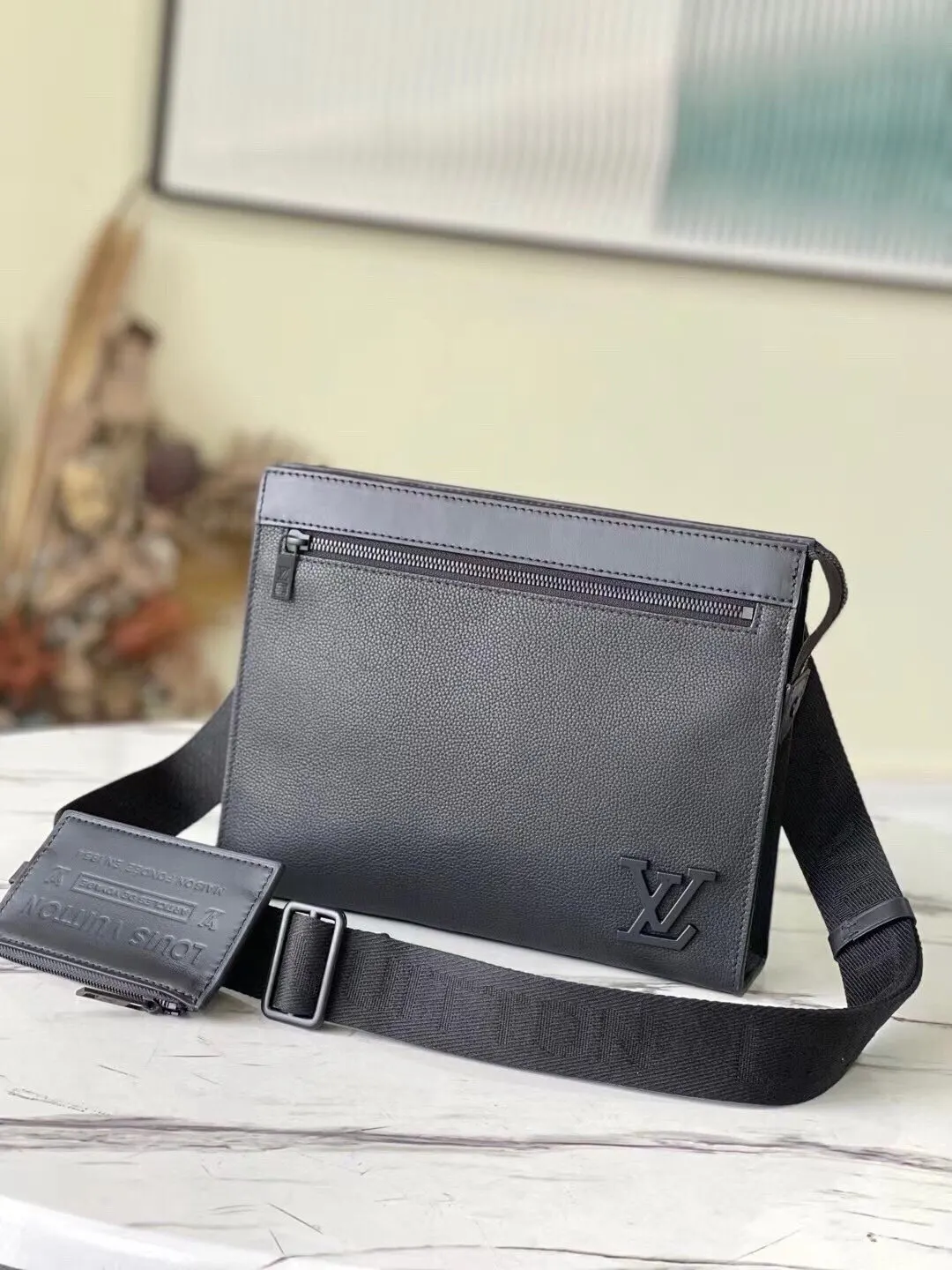 LV Pochette 郵差包