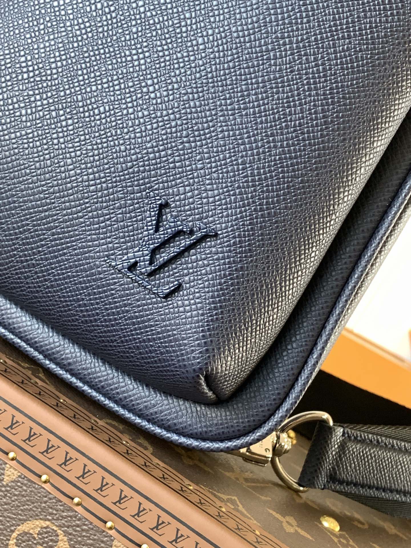 LV 蓝色 牛皮 单肩包 日常单肩背款