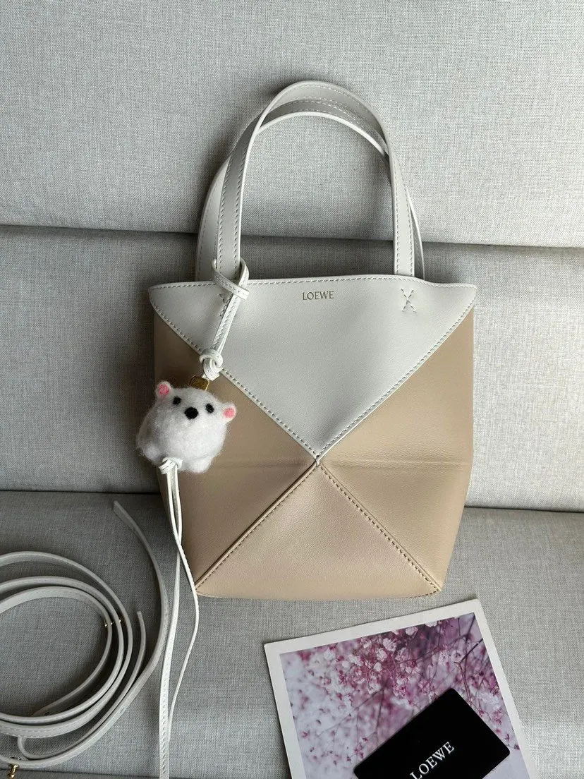 Loewe Puzzle 牛皮 斜挎包 轻便斜挎款