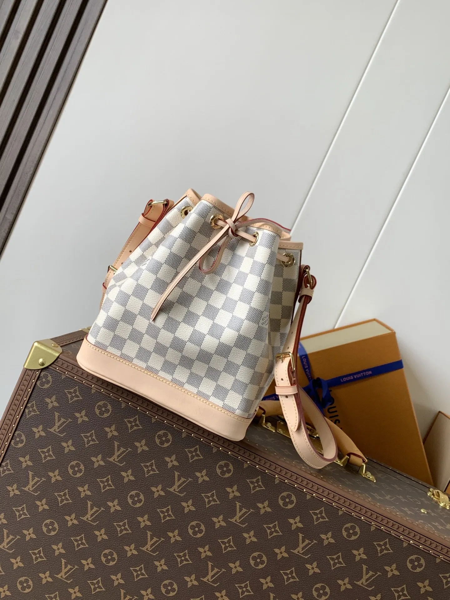 LV 老花 牛皮 老花 白格 钢扣钢 收納包 旅行收納款