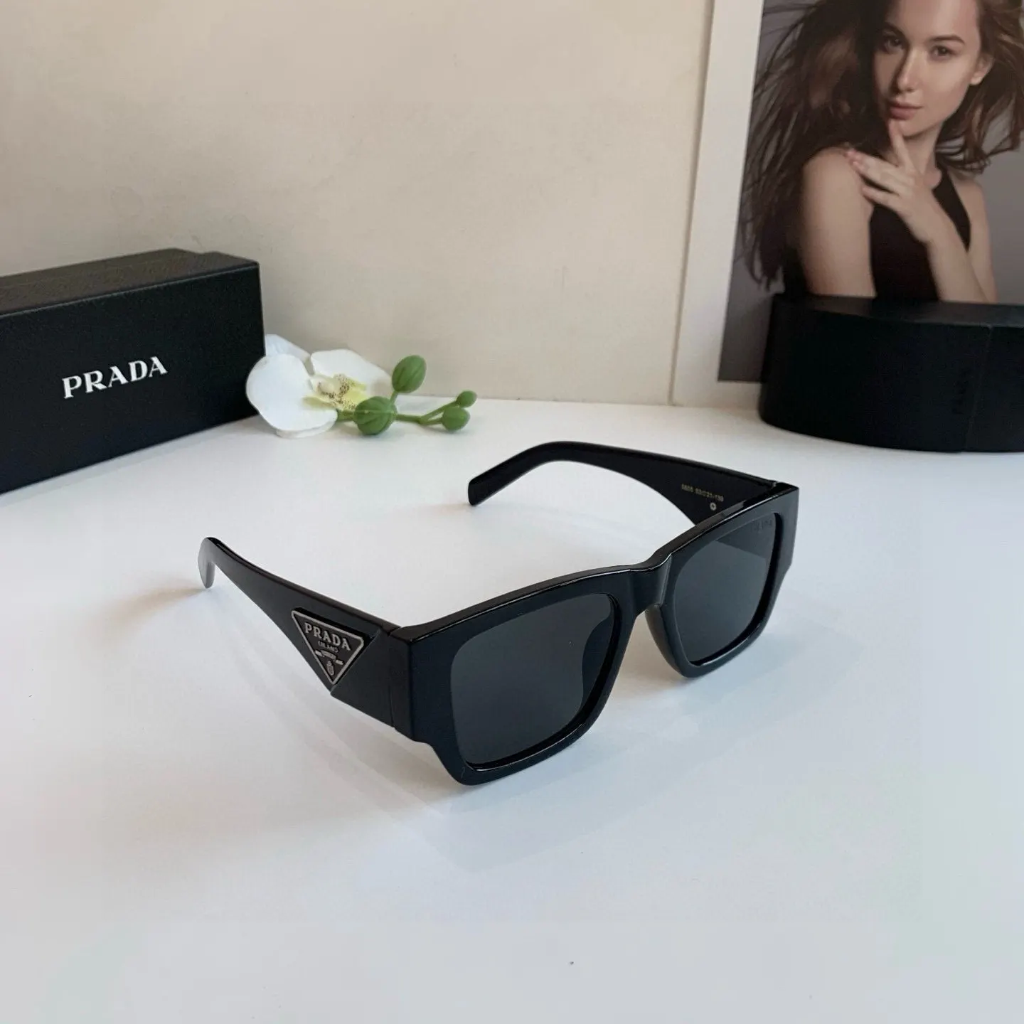 PRADA 三角标 太阳眼镜 時尚遮阳款
