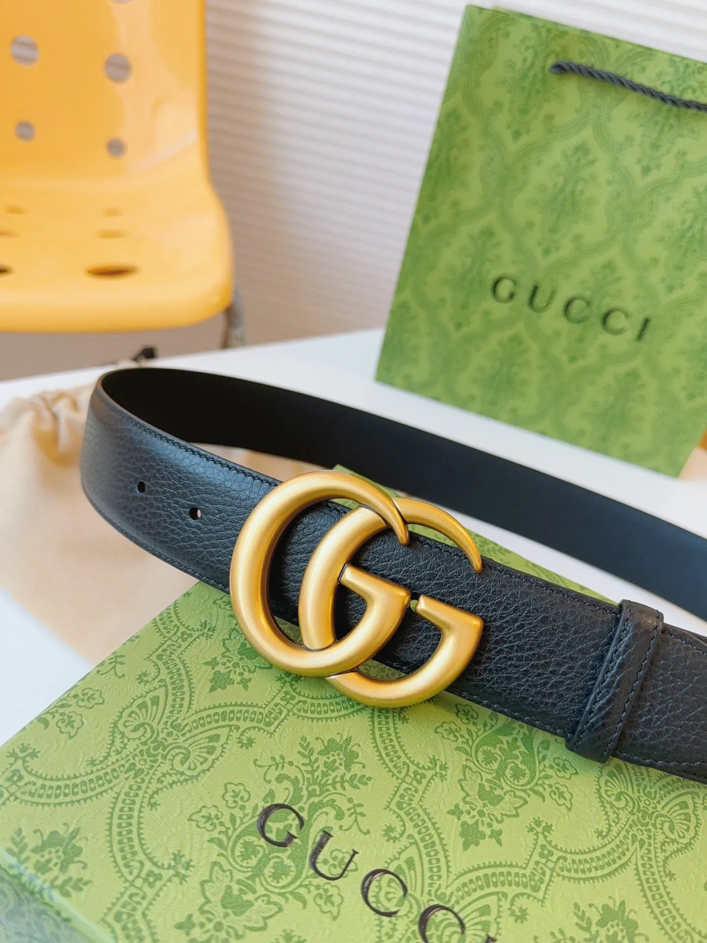 Gucci Marmont Double G-Buckle Cowhide Double-Sided Belt