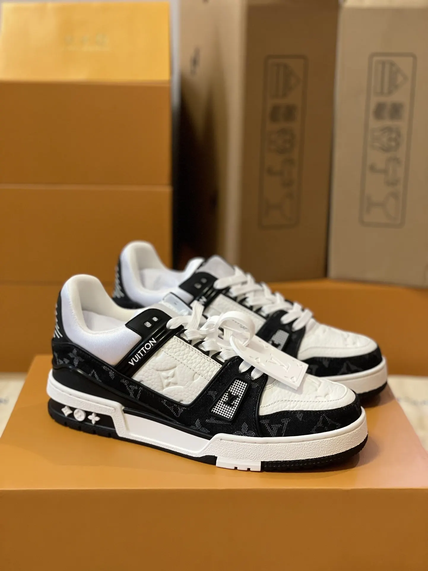 LV Black Sneakers Casual Versatile Style