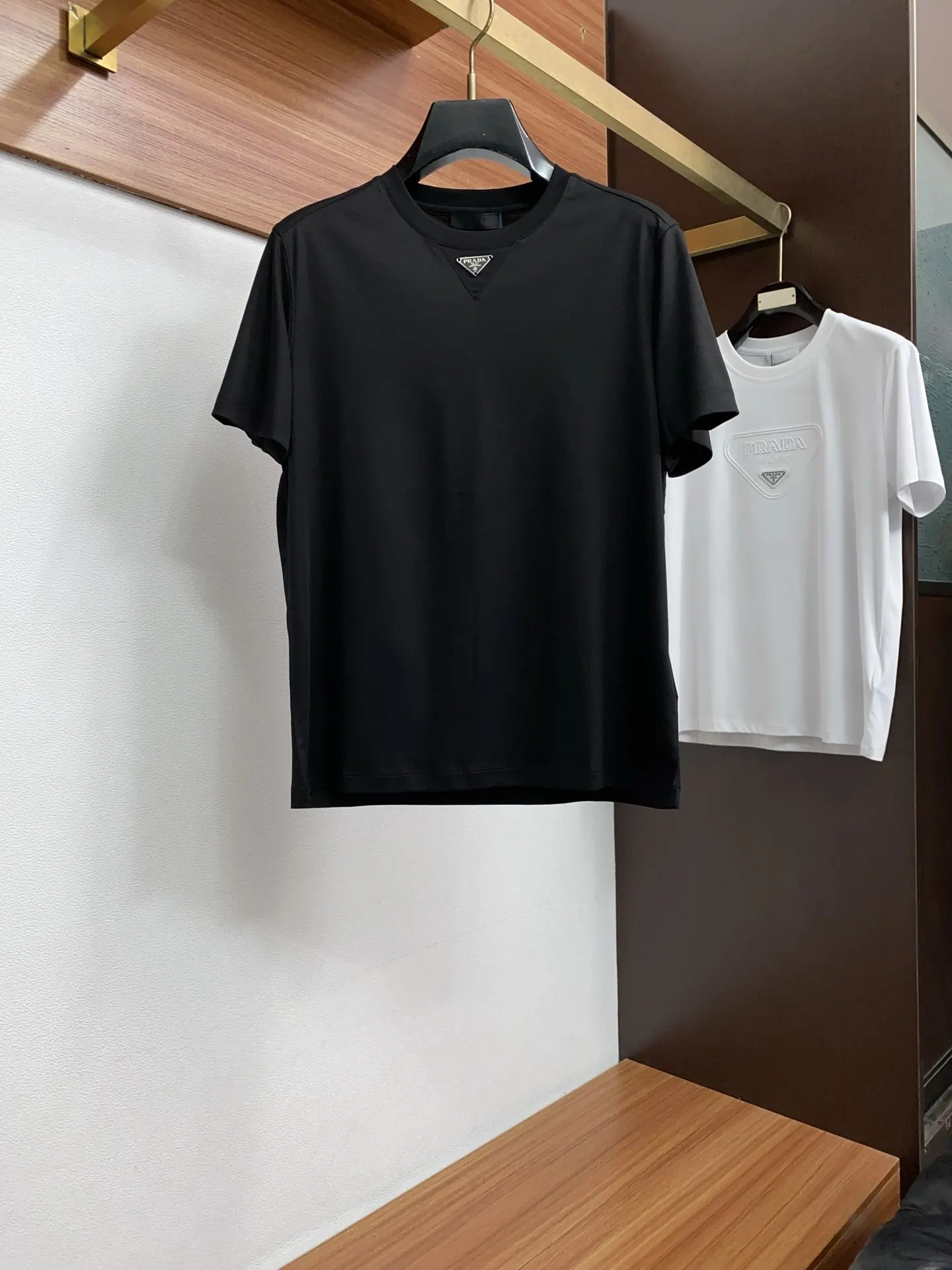 PRADA 棉质 Logo 短袖T恤 休閒百搭款