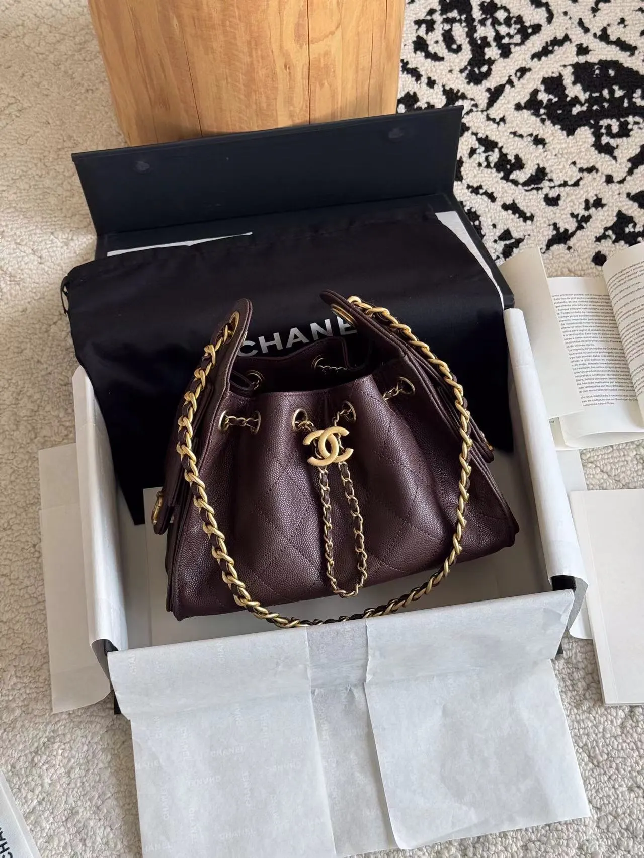 Chanel White Hobo Shoulder Bag Vintage Leather