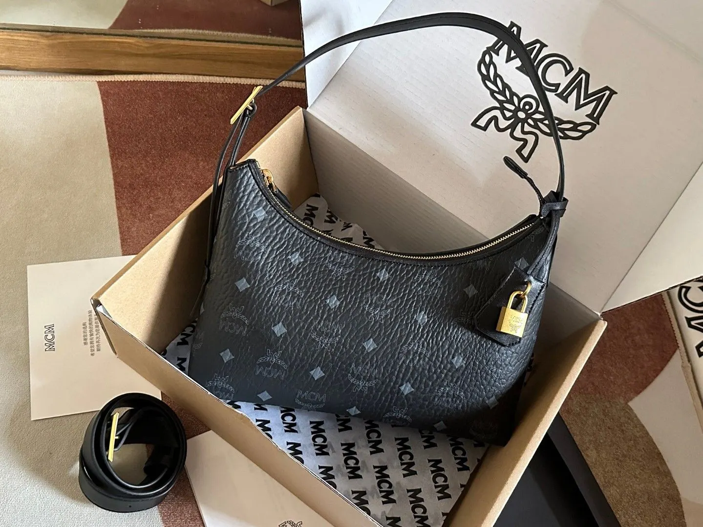 Hobo 黑色 牛皮 款号 MCM 牛角包ARE 行李箱 旅行拉杆款 輕便出行款