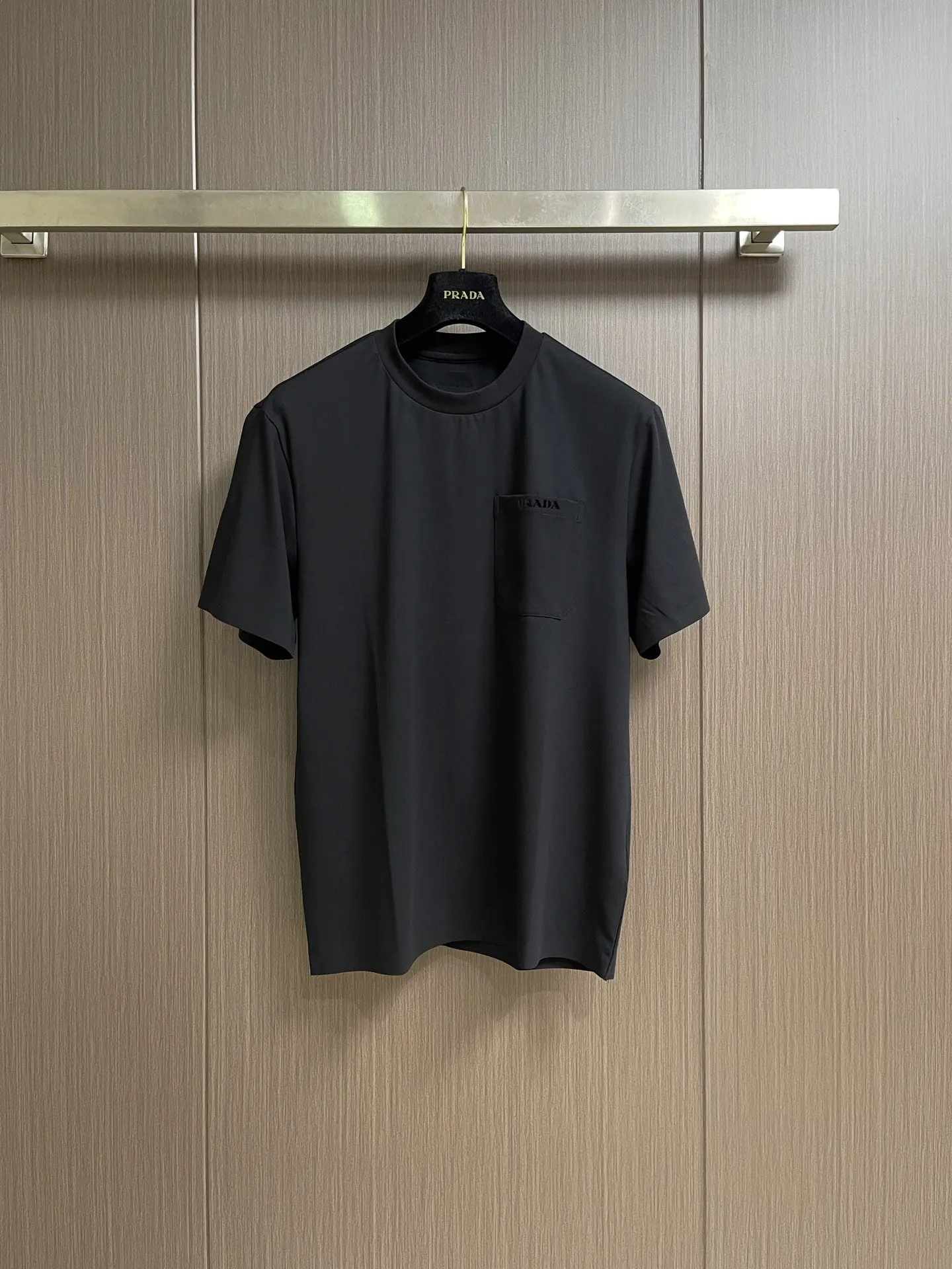 PRADA Logo 短袖T恤 休閒百搭款