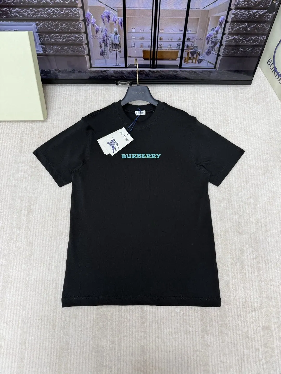 Burberry Black Print Short Sleeve T-Shirt Casual Versatile Style Image 1 Burberry Black Print Short Sleeve T-Shirt Casual Versatile Style Image 1