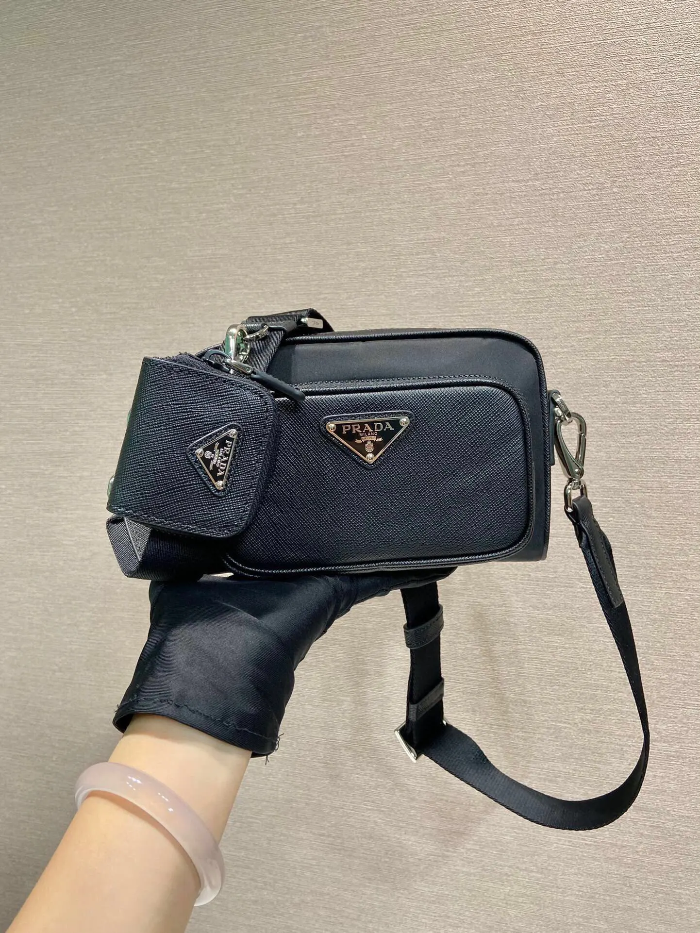 PRADA 2VH172 Re-Nylon尼龍 Saffiano十字纹牛皮 單肩包 迷你休閒款