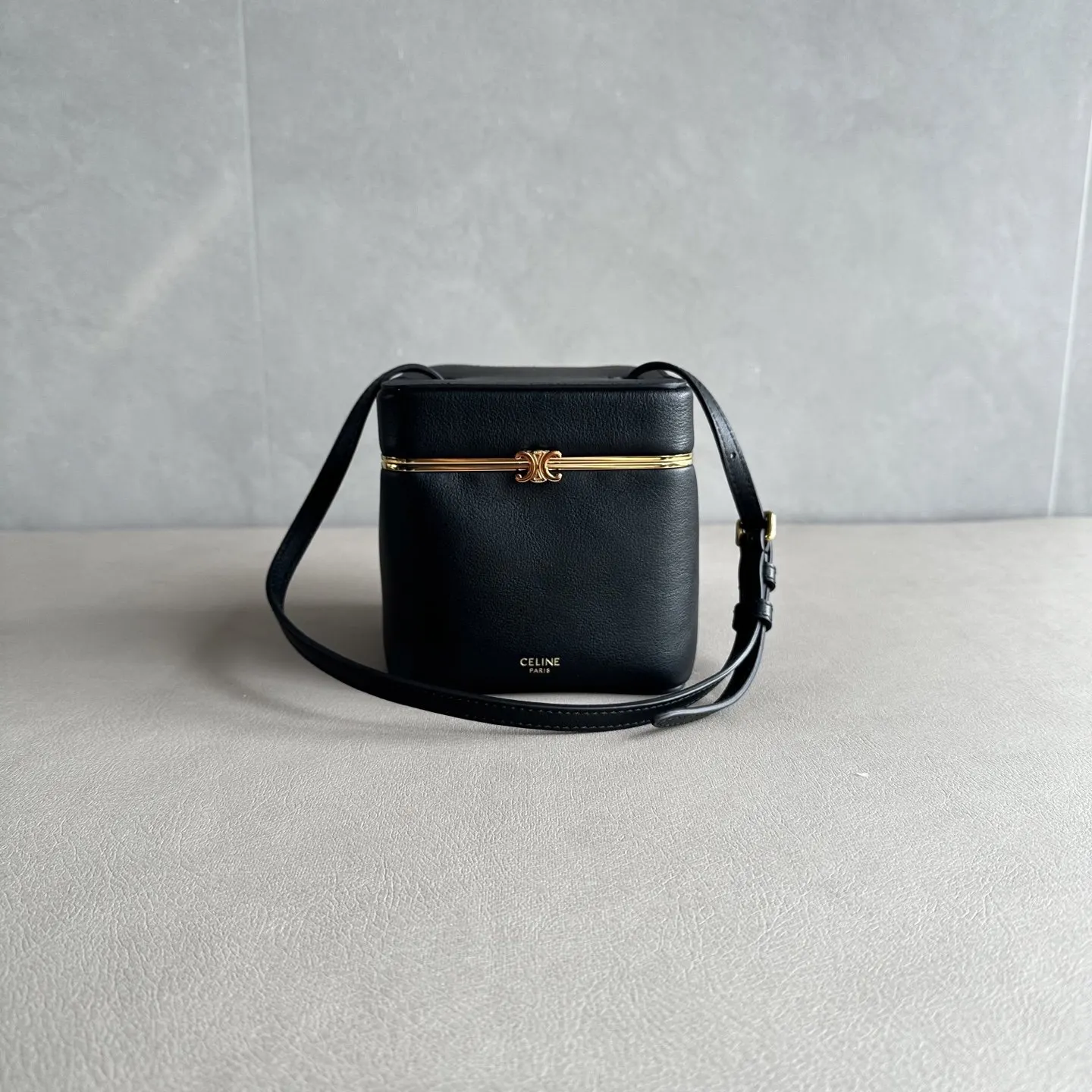 Celine Triomphe 金色 牛皮 單肩包 日常單肩背款