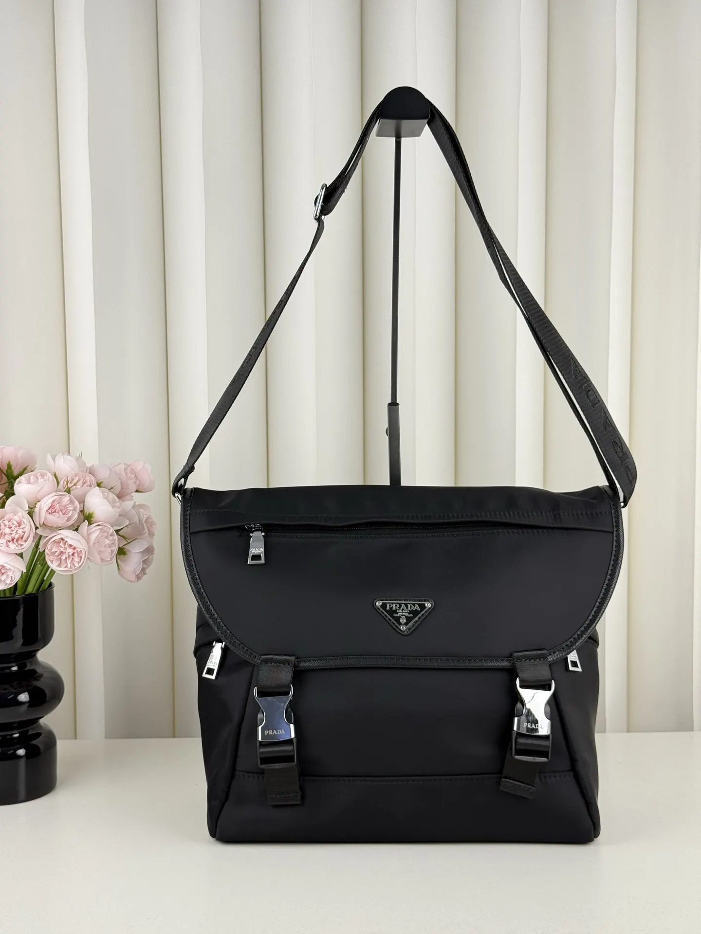PRADA Re-Nylon尼龍 牛皮 邮差包 通勤百搭款