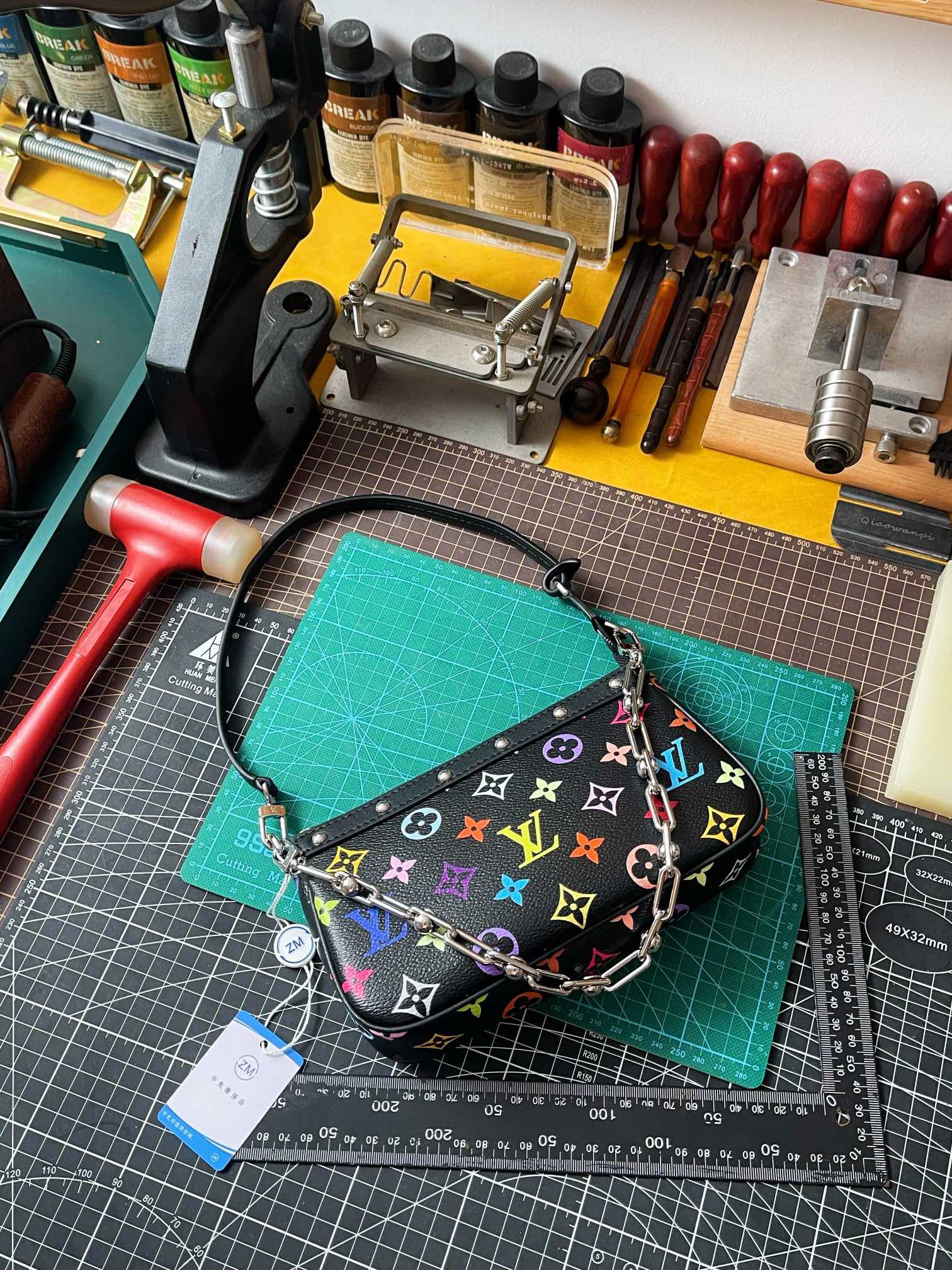 LV 牛皮 中免 动态码 黑彩 鏈條包 精致鏈條款