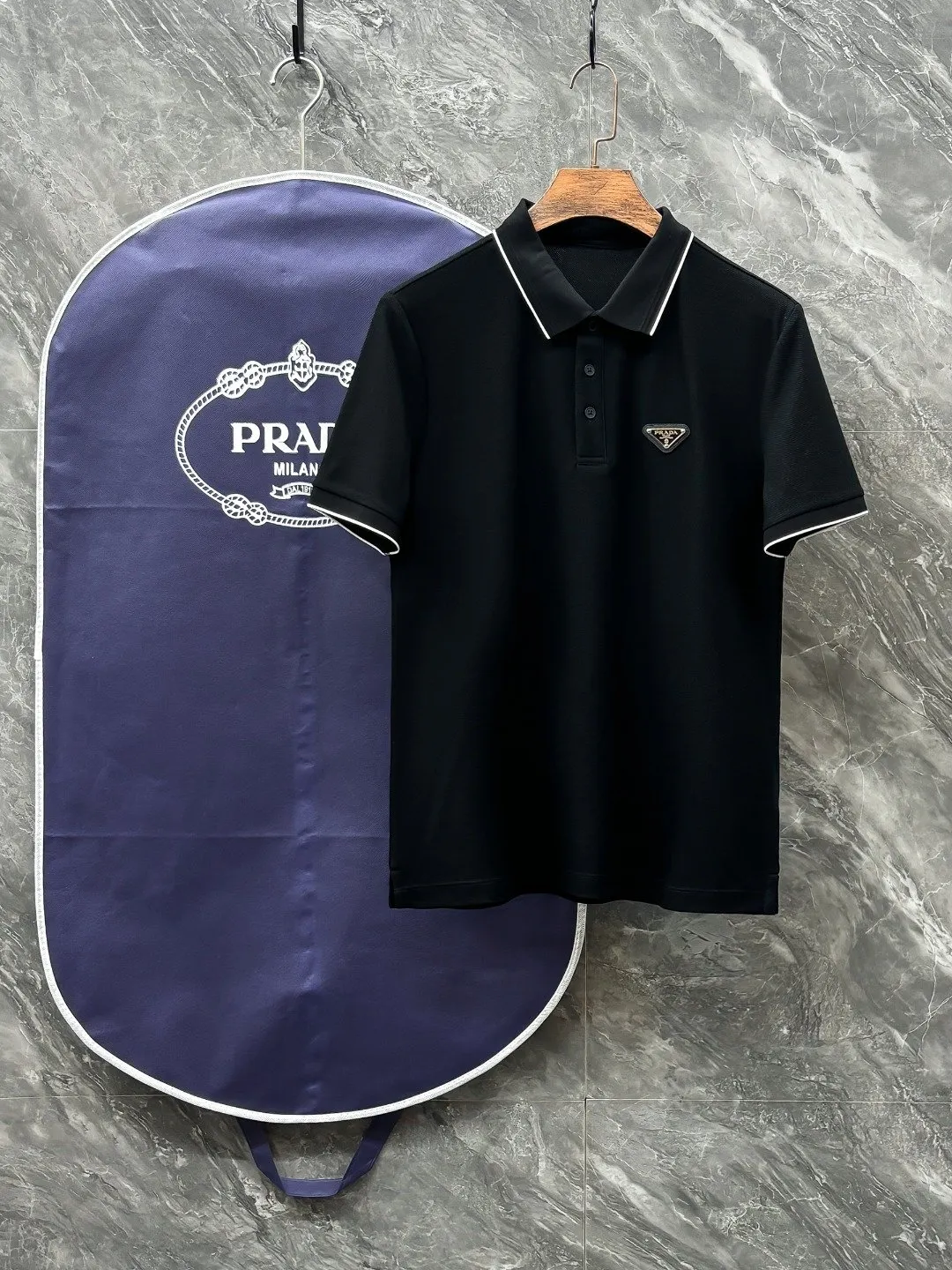 PRADA 藍标徽章 针织 刺繡 針織衫 休閒百搭款