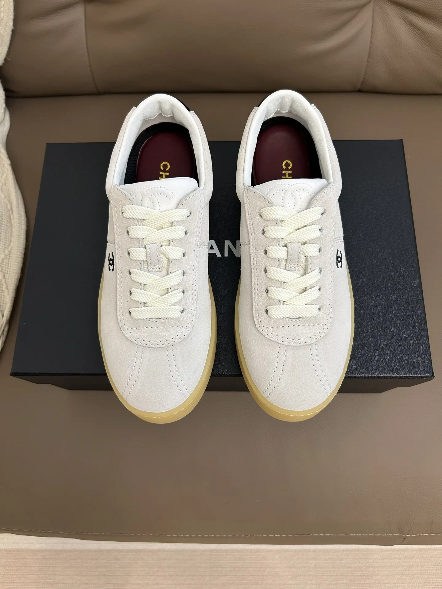 CHANEL 白色羊皮休閒鞋 双C低幫款
