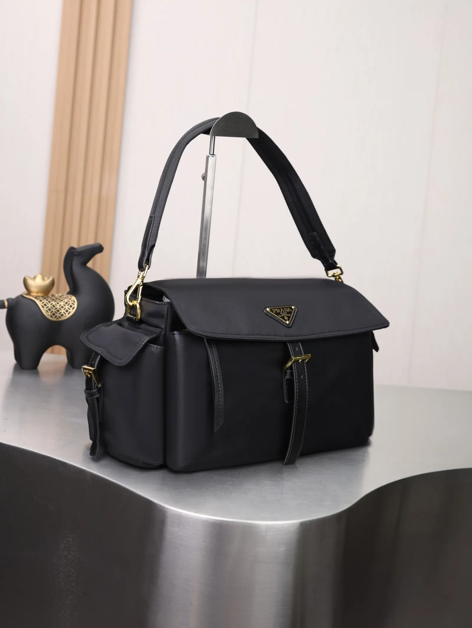 PRADA Re-Nylon尼龍 皮革 三角标 邮差包 通勤百搭款