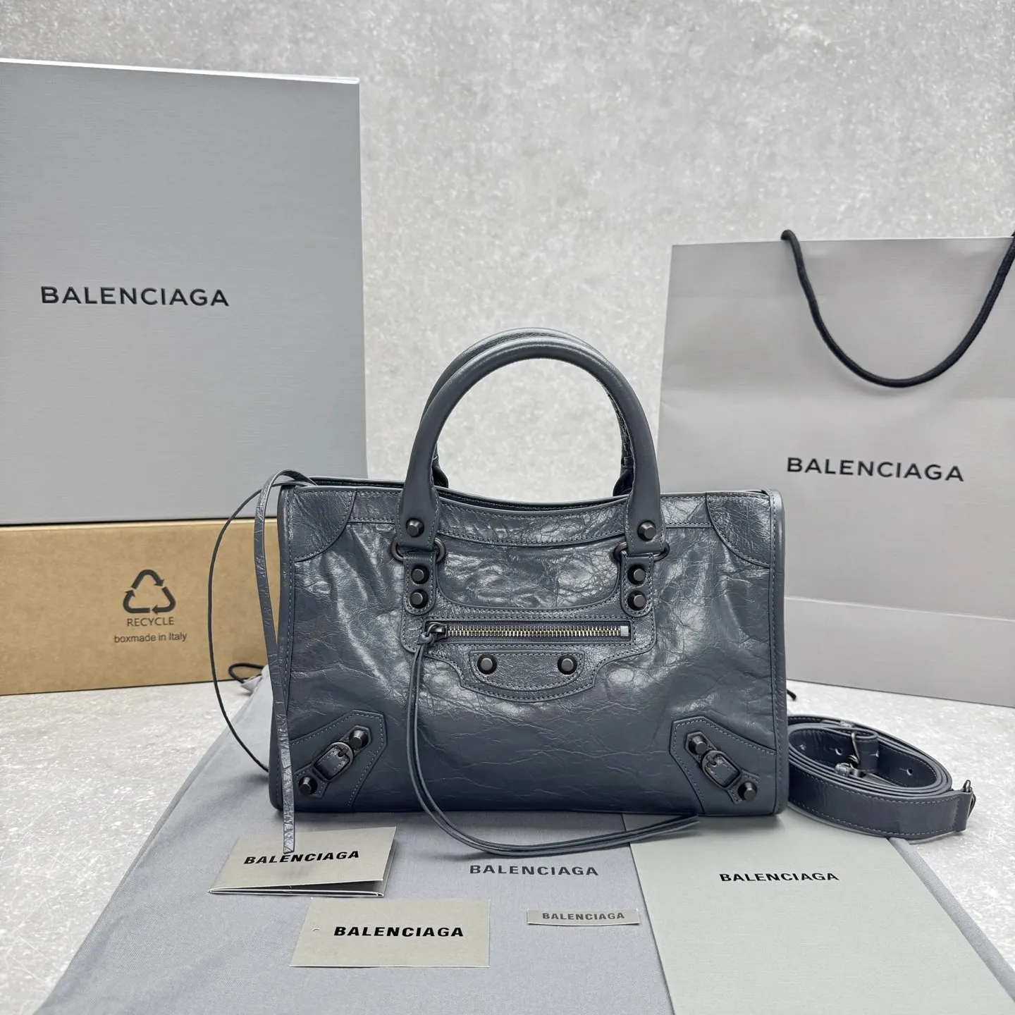 Balenciaga Le City 羊皮 單肩包 日常搭配款