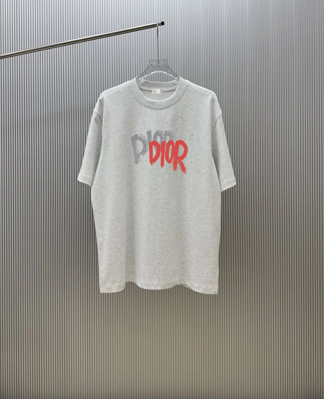 Dior 灰色彩色字母短袖T恤 休閒百搭款