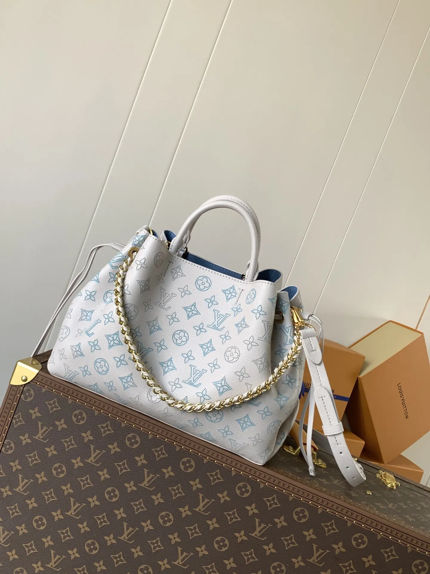 牛皮 宽敞空间和拉链内袋方便存放日常所需和贵重物品 成就跨 托特包 大容量托特款