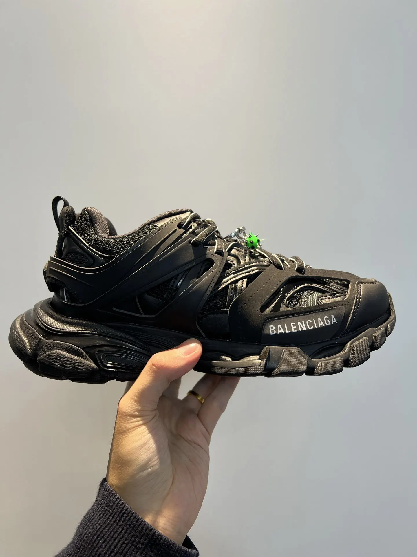 Balenciaga 黑色 單肩包 日常搭配款