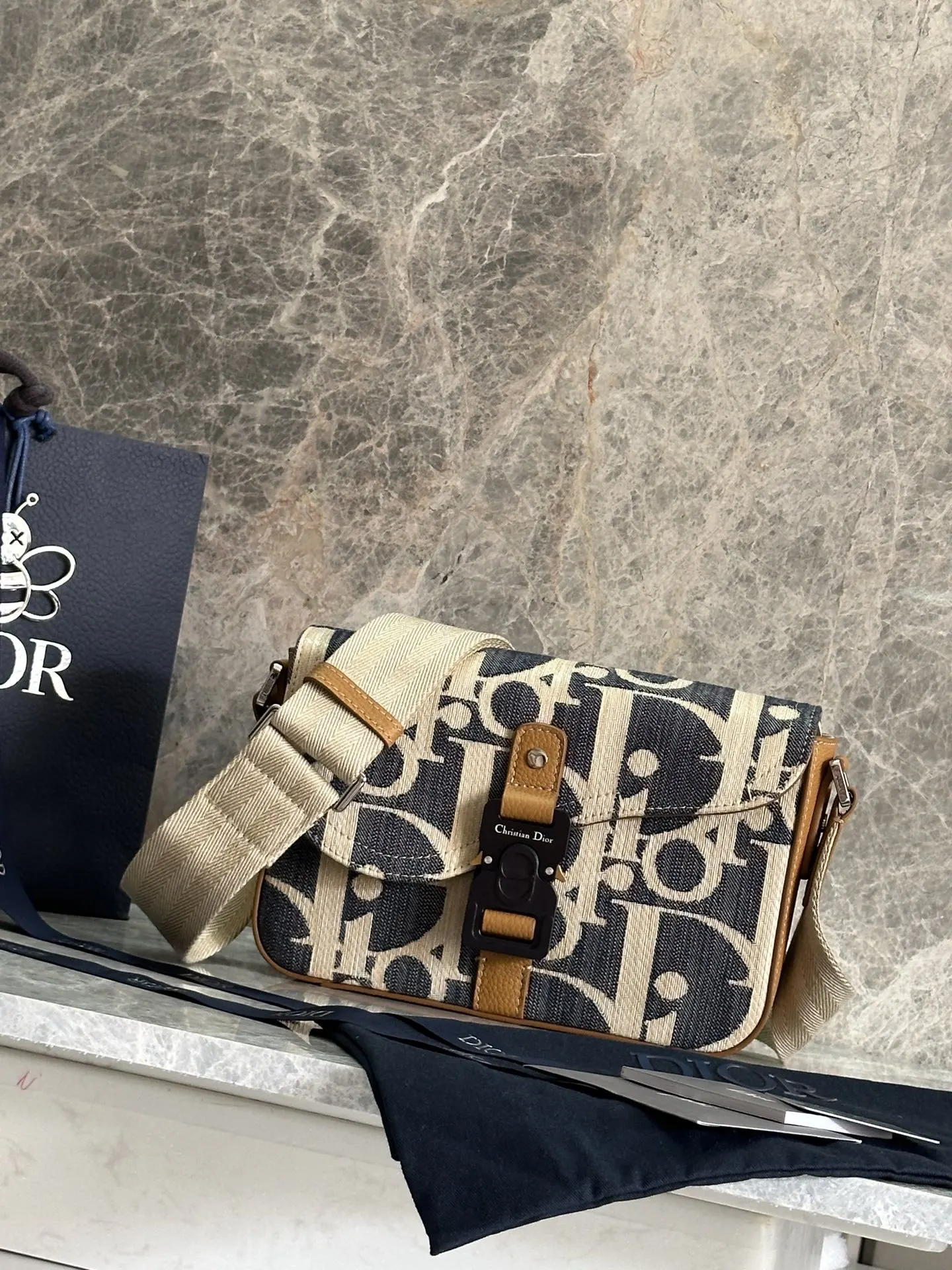 Dior Saddle 棕色牛皮信使包 手提斜挎款