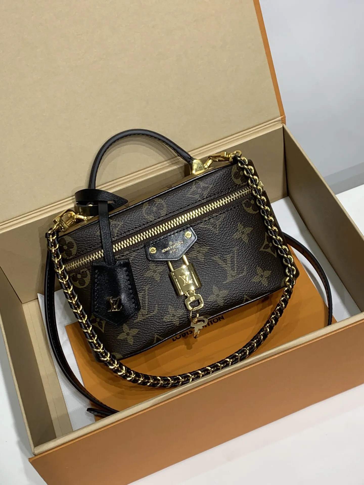 LV 帆布 免税版 Vanity Chain 鏈條包 精致鏈條款