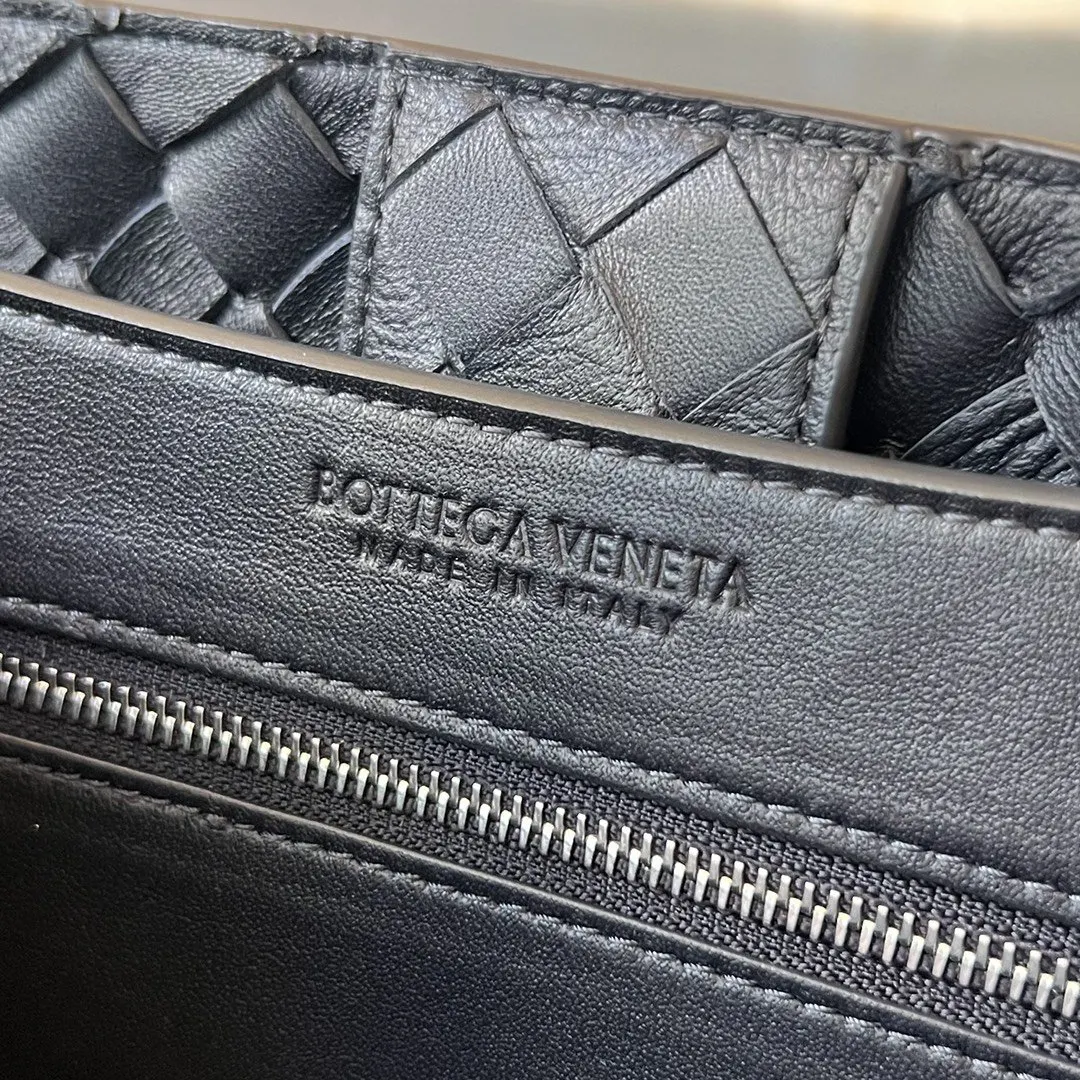 Bottega Veneta 金色 羊皮 斜背包 輕便斜挎款(數字9) Bottega Veneta 金色 羊皮 斜背包 輕便斜挎款(數字9)