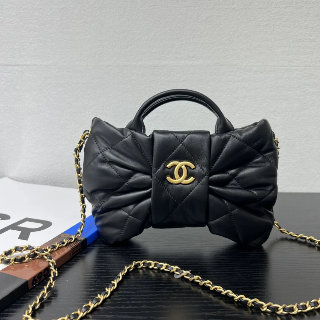 CHANEL 黑色小牛皮手提鏈條包 褶皱款