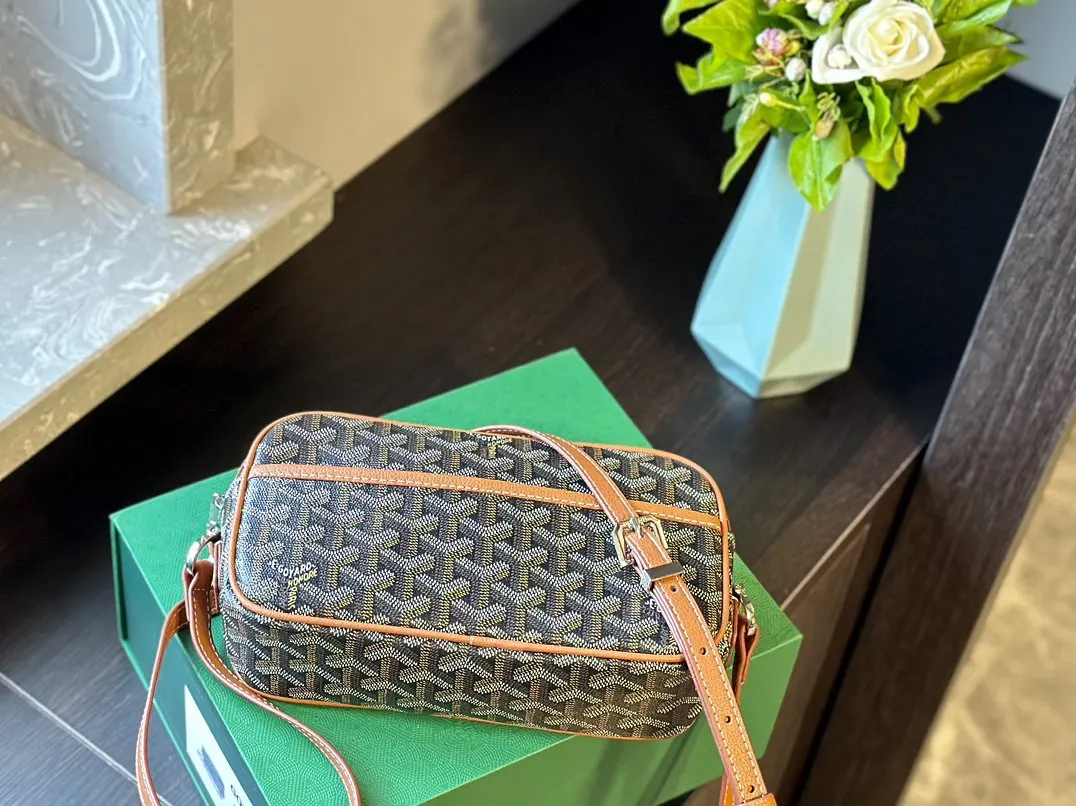 Goyard 牛皮 戈雅 各路明星大神同款的 饭盒 斜背包 輕便斜挎款