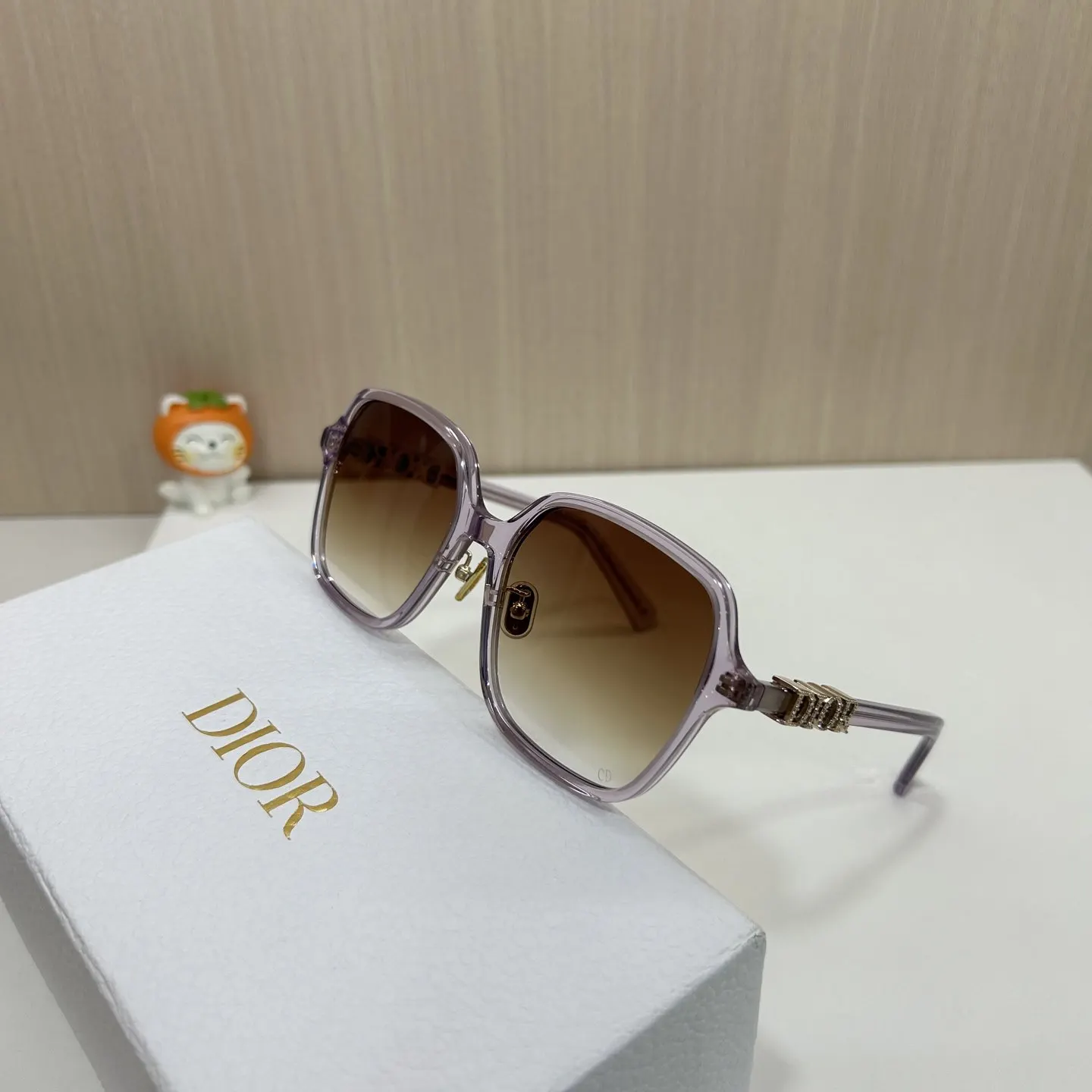 Dior 棕色方框太陽鏡 復古遮陽款