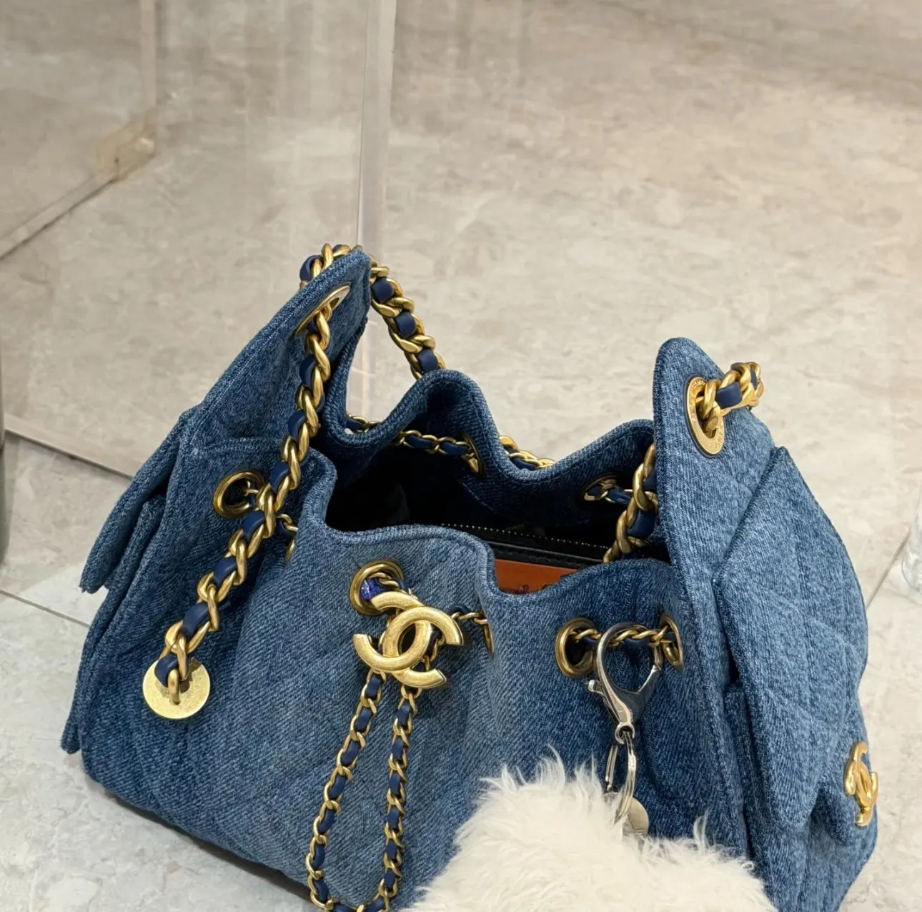 CHANEL 白色牛皮Hobo腋下包 金链款