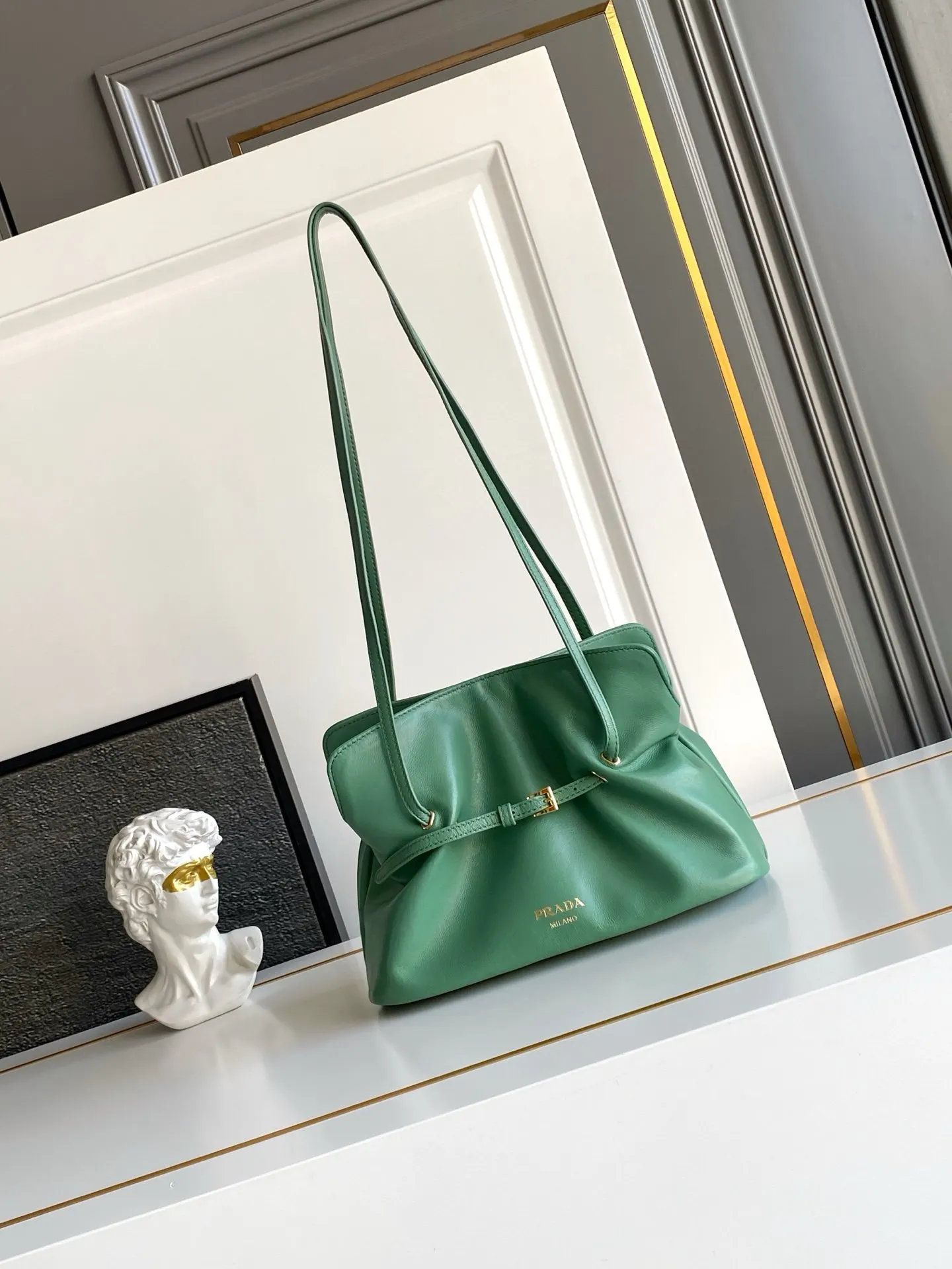 PRADA 1BG586 羊皮 單肩包 日常通勤款