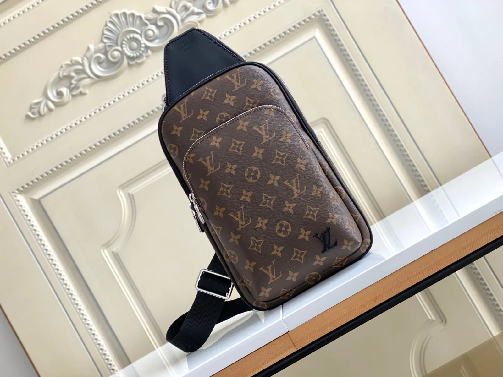Louis Vuitton Monogram Shoulder Bag Leather