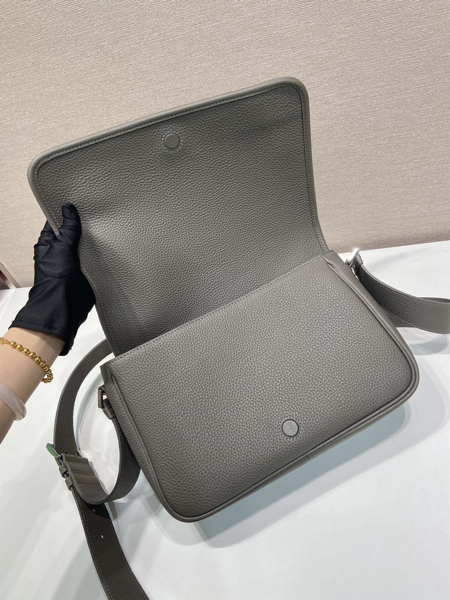 牛皮 邮差包 精致 斜背包 輕便斜挎款