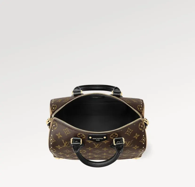 LV 牛皮 Trunk 系列迎来本款 Sedy 斜挎包 轻便斜挎款
