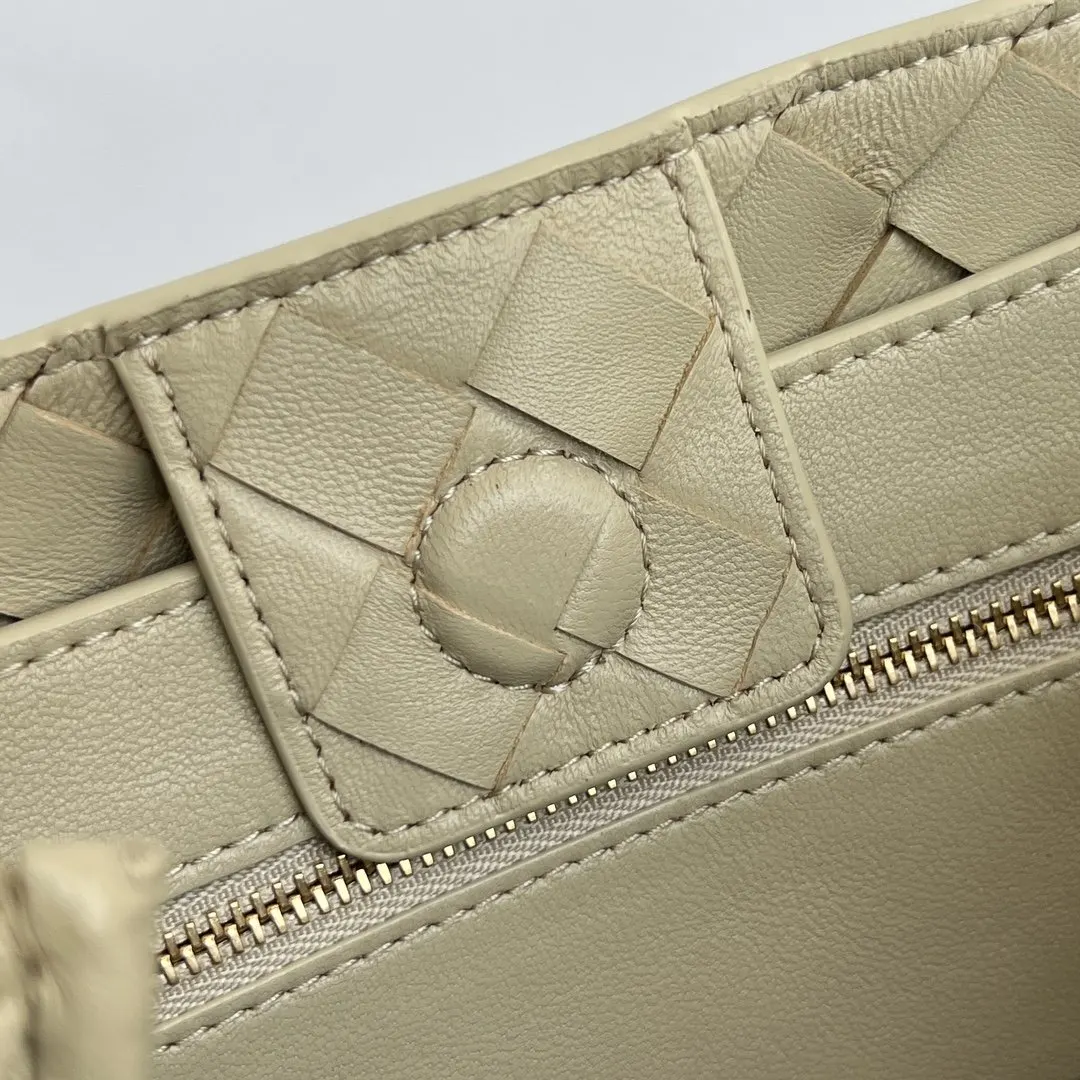 Bottega Veneta 金色 羊皮 斜挎包 轻便斜挎款