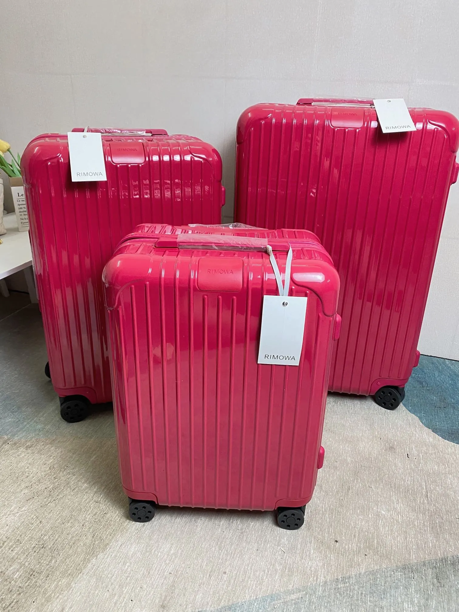 红色 日默瓦树莓红 rimowa树玫红 日默瓦新颜色 玫红 行李箱 旅行拉杆款 轻便出行款