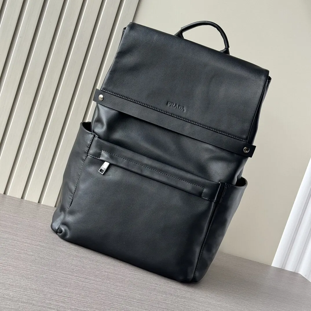PRADA 黑色 牛皮 Logo 雙肩背包 輕便实用款