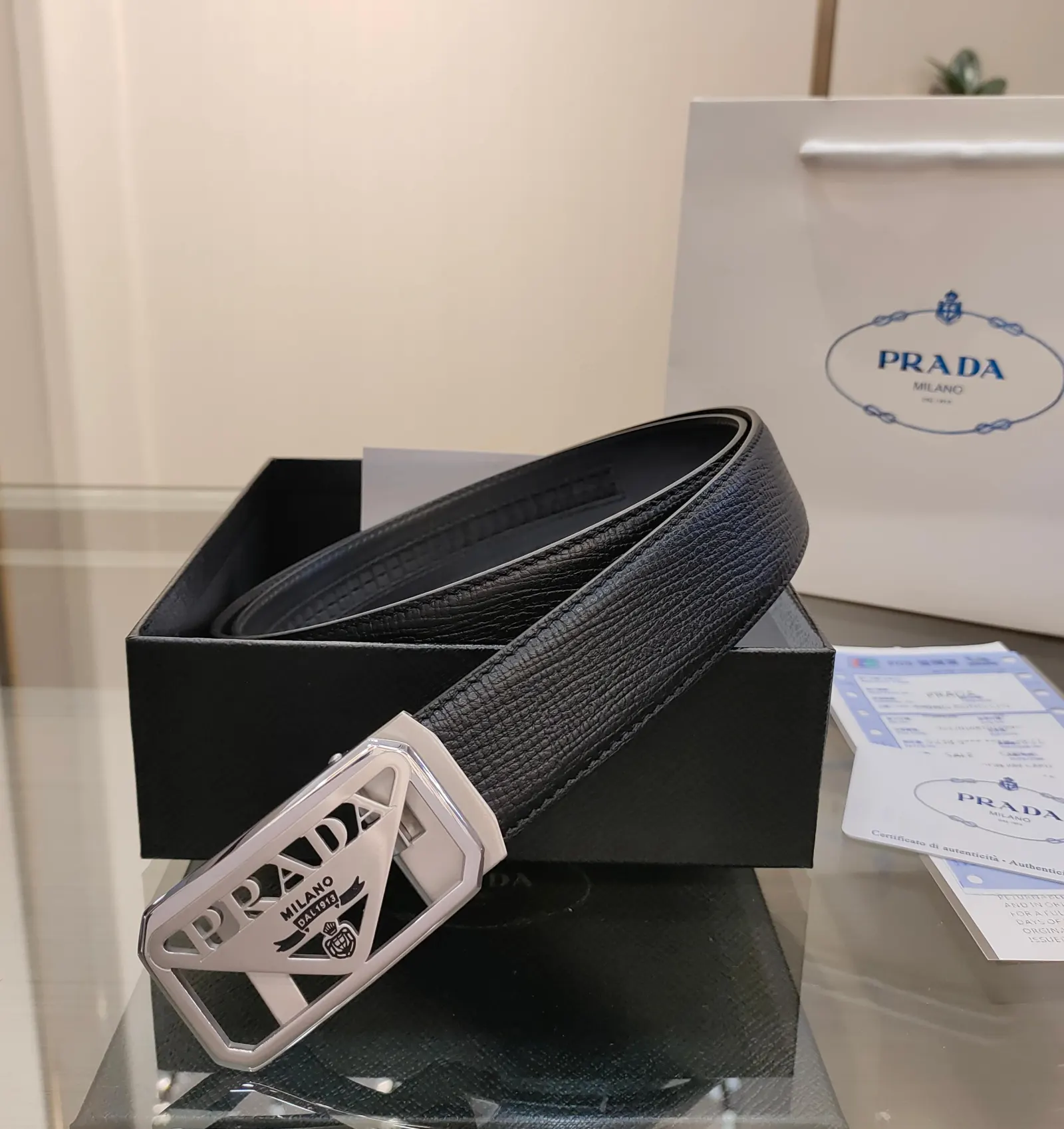 PRADA 腰帶 通勤搭配款