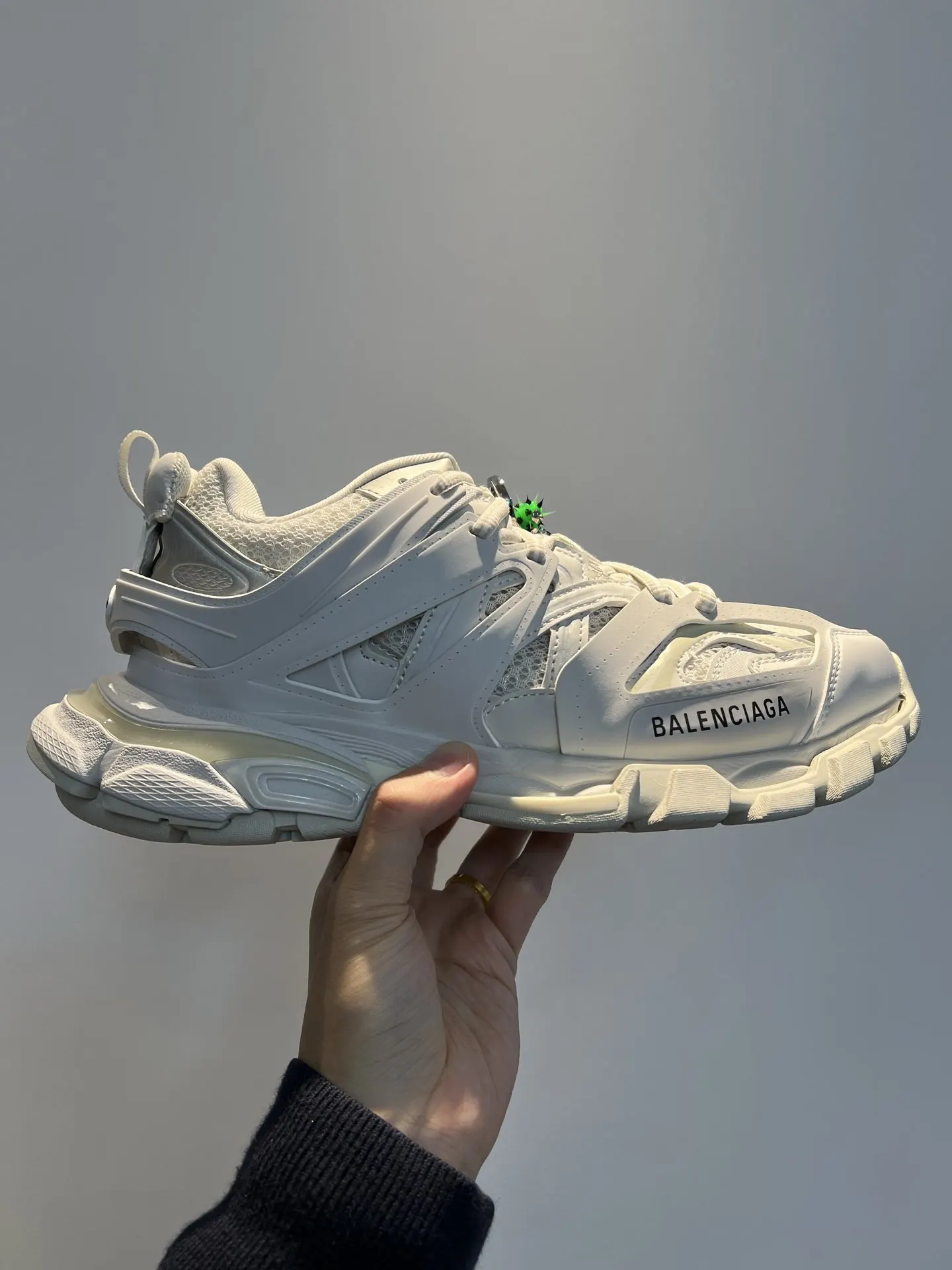 Balenciaga 白色 單肩包 日常搭配款