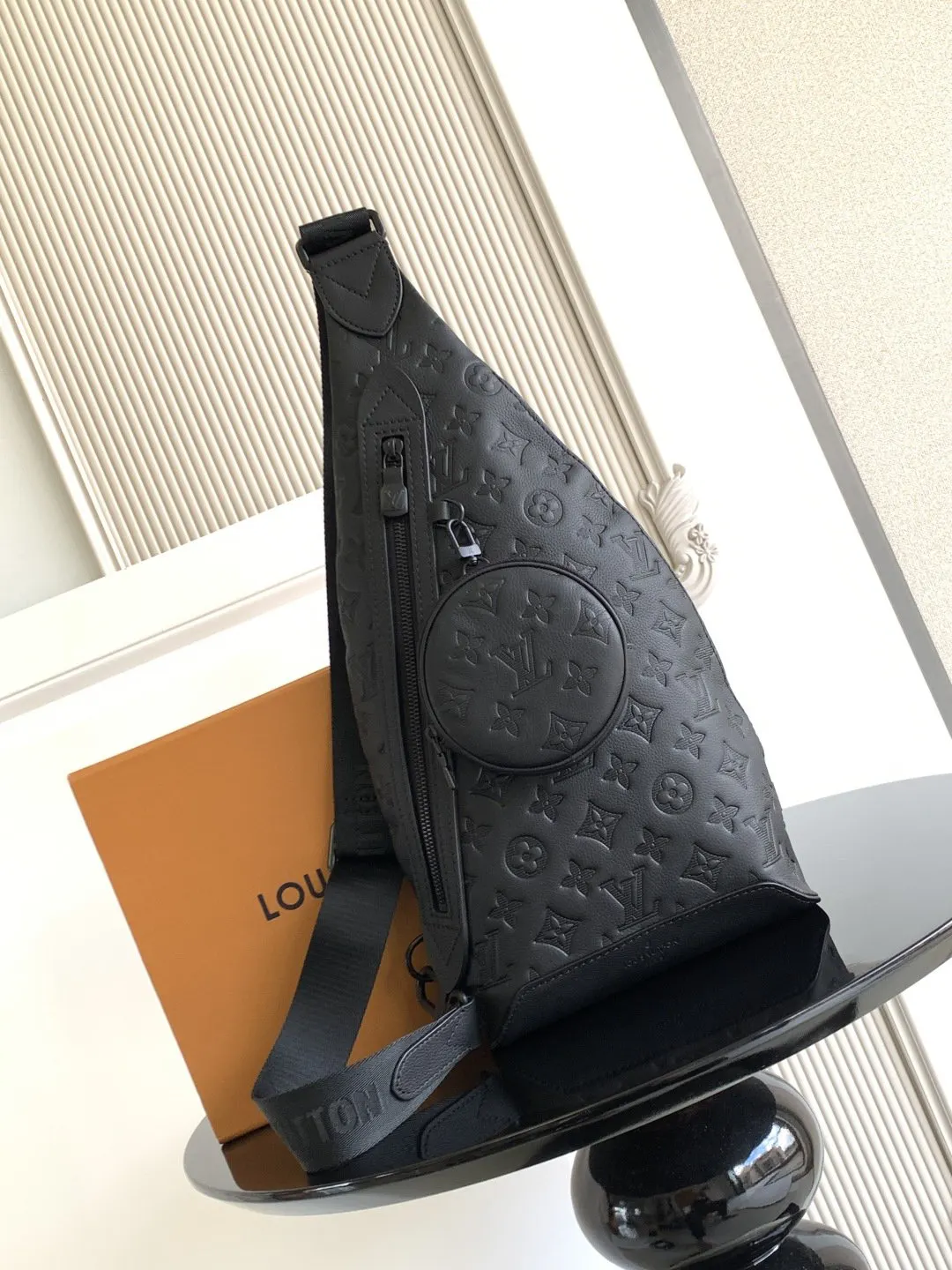 牛皮 拉链侧袋可收納智能手机 可拆卸收納包方便取放物品 可 雙肩包 实用雙肩款