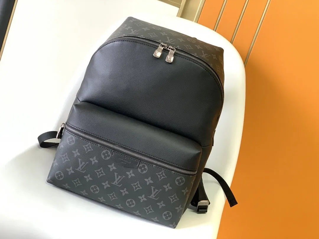 帆布 光泽外层包裹两个内袋和一个 id 内袋 两条可调节皮 雙肩包 实用雙肩款