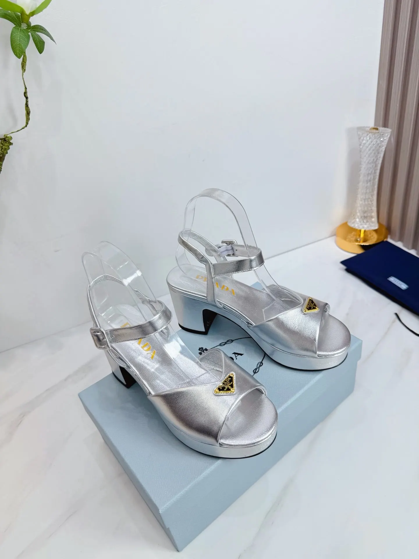 Prada Fashion Item Casual Versatile