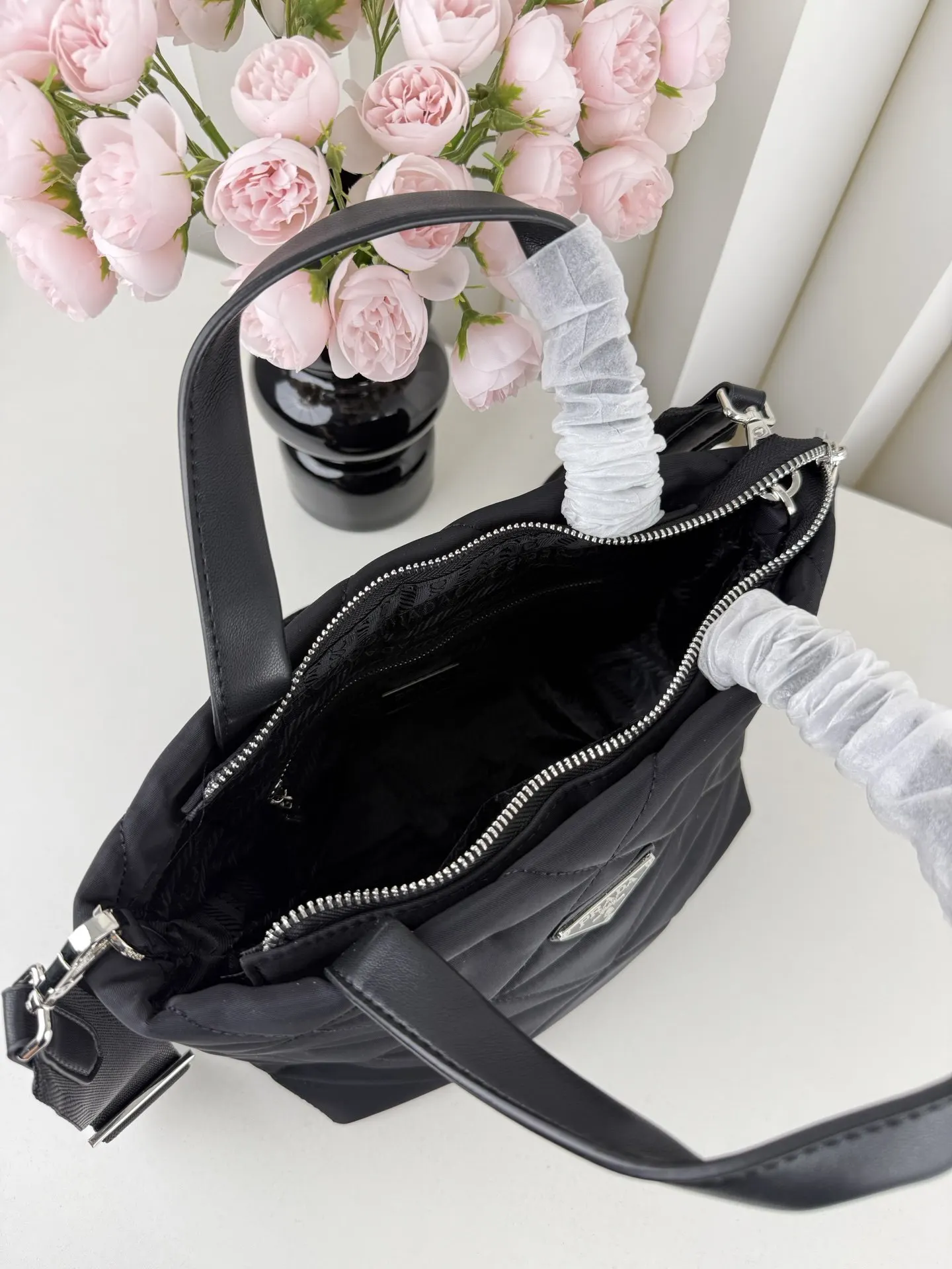 Prada 黑色 尼龍 黑色菱格绗缝Style托特包 采用尼龍 大容量托特款(數字9) Prada 黑色 尼龍 黑色菱格绗缝Style托特包 采用尼龍 大容量托特款(數字9)